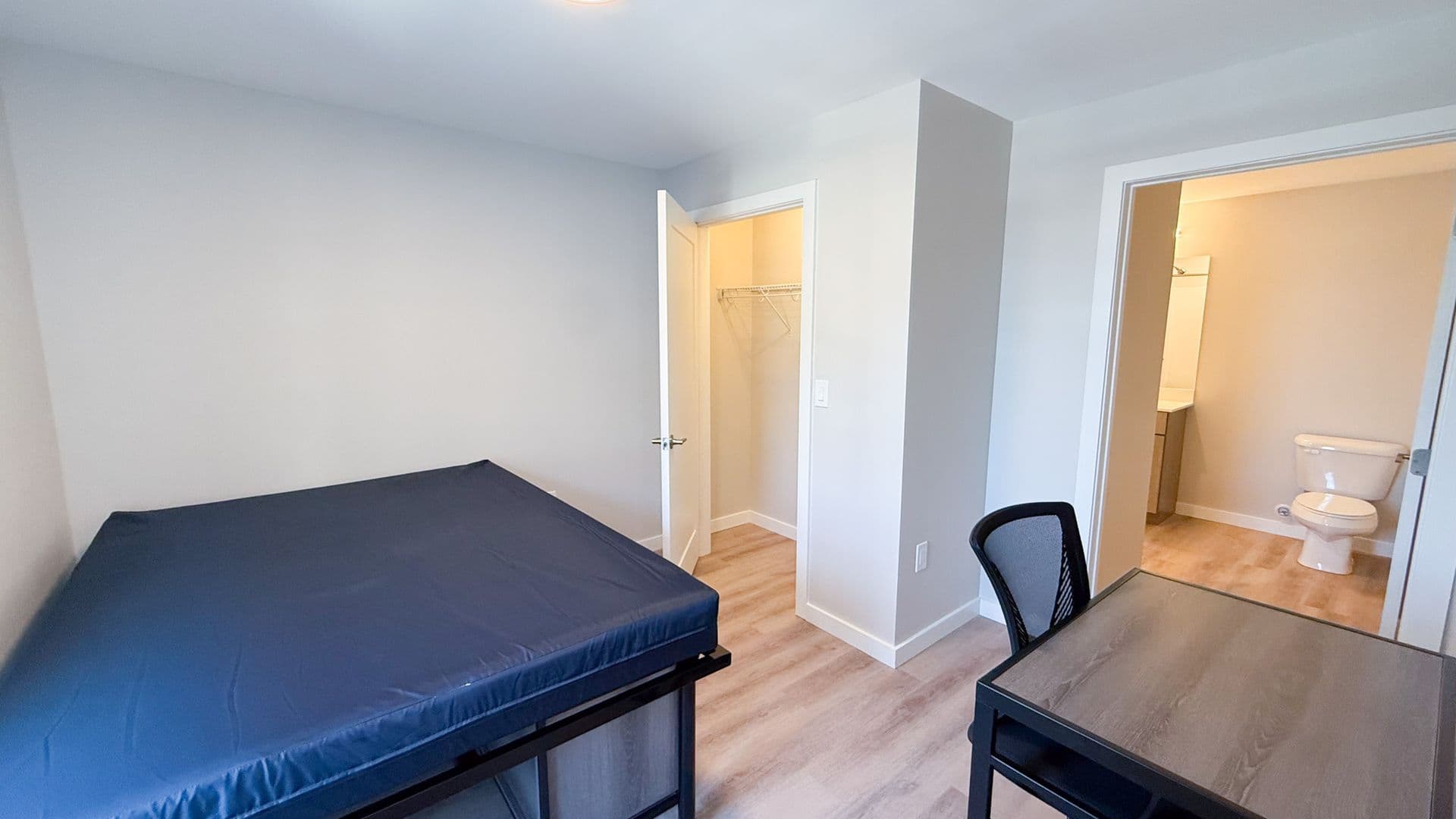 Champaign Apartment: 608 E Chalmers St
