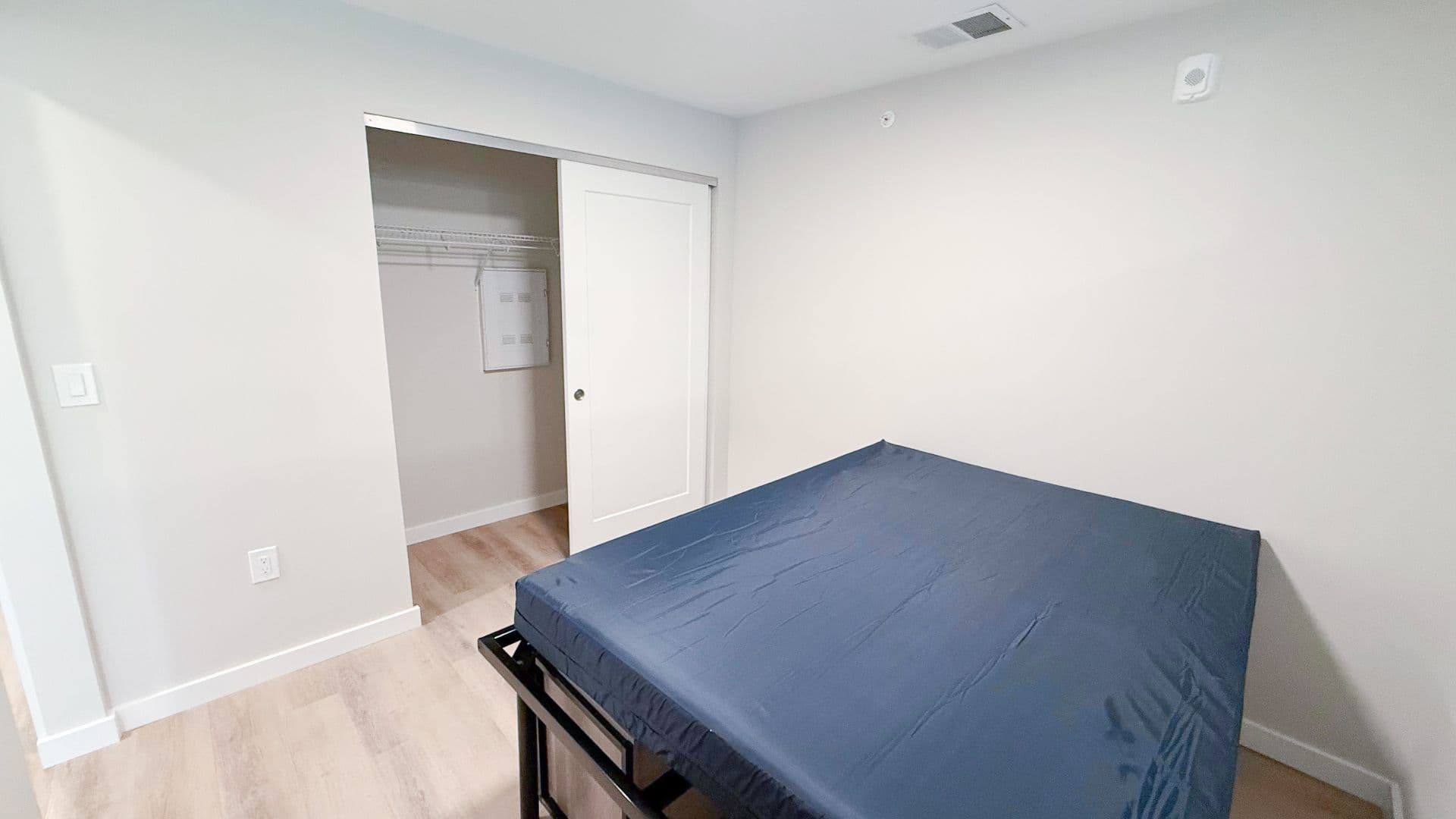 Champaign Apartment: 608 E Chalmers St