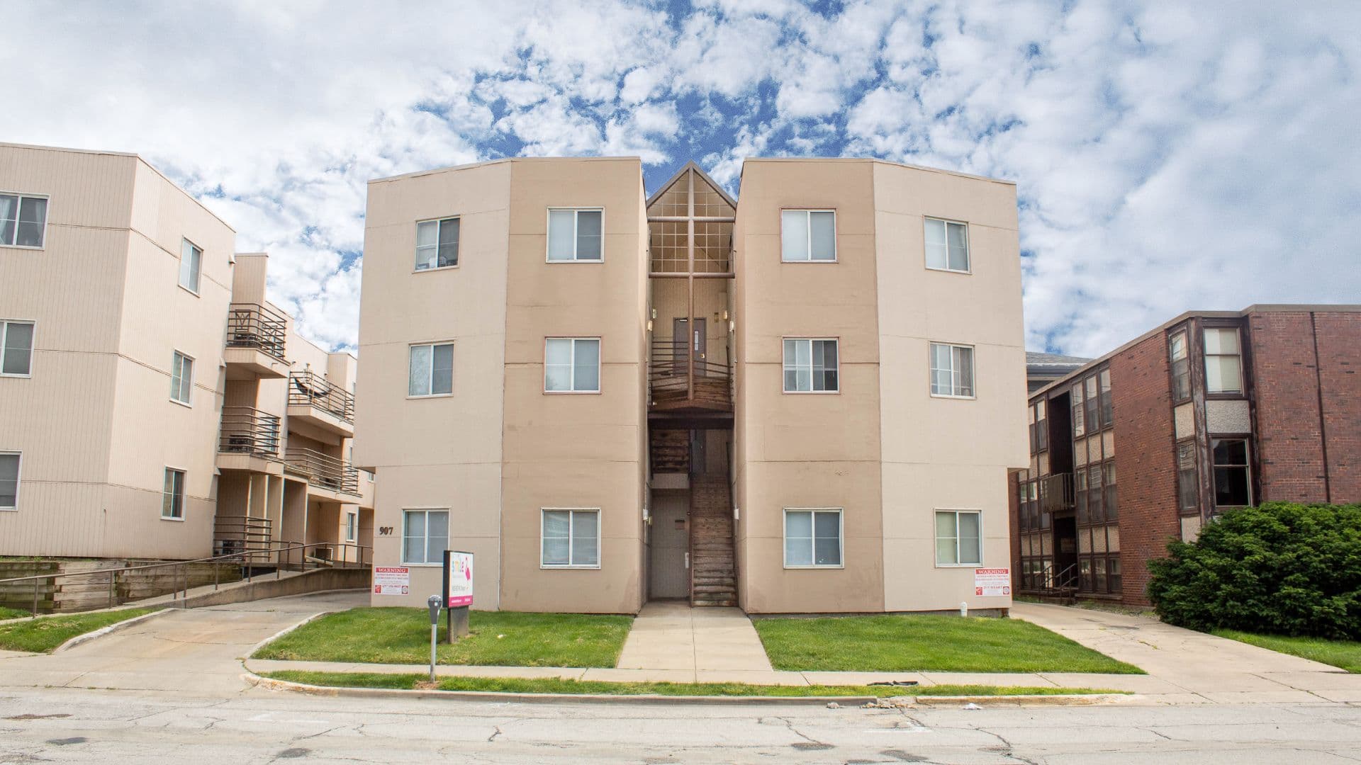 Urbana Apartment: 907 W Oregon