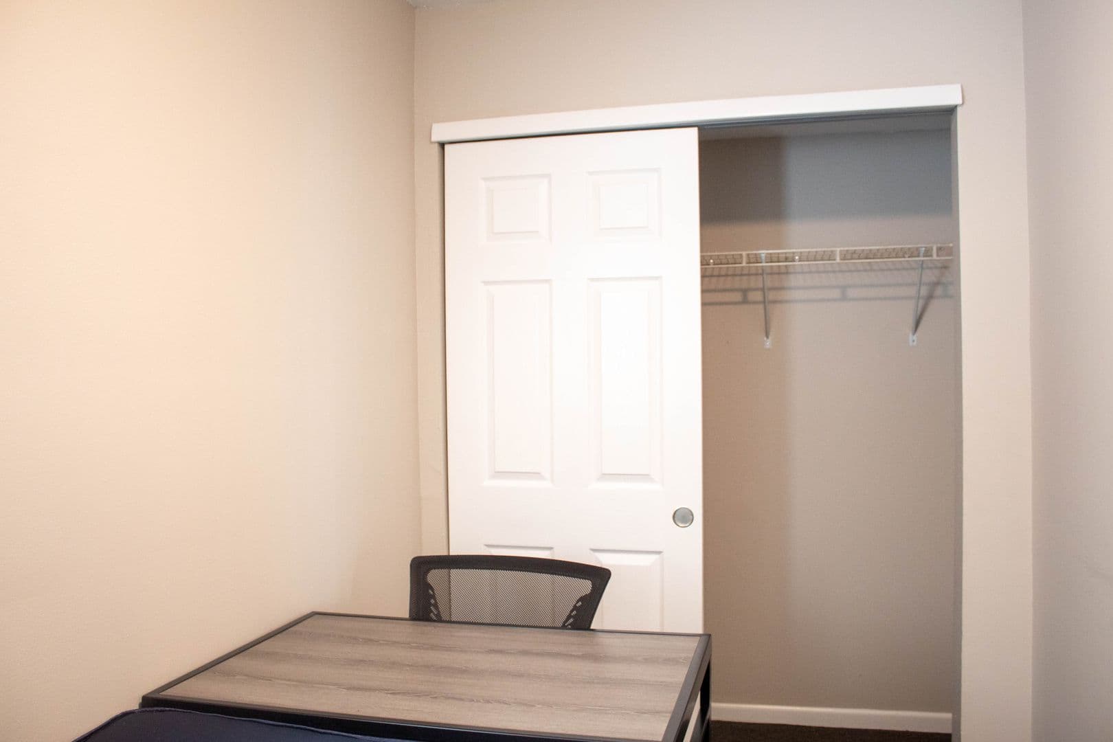 Champaign Apartment: 202 E Chalmers St