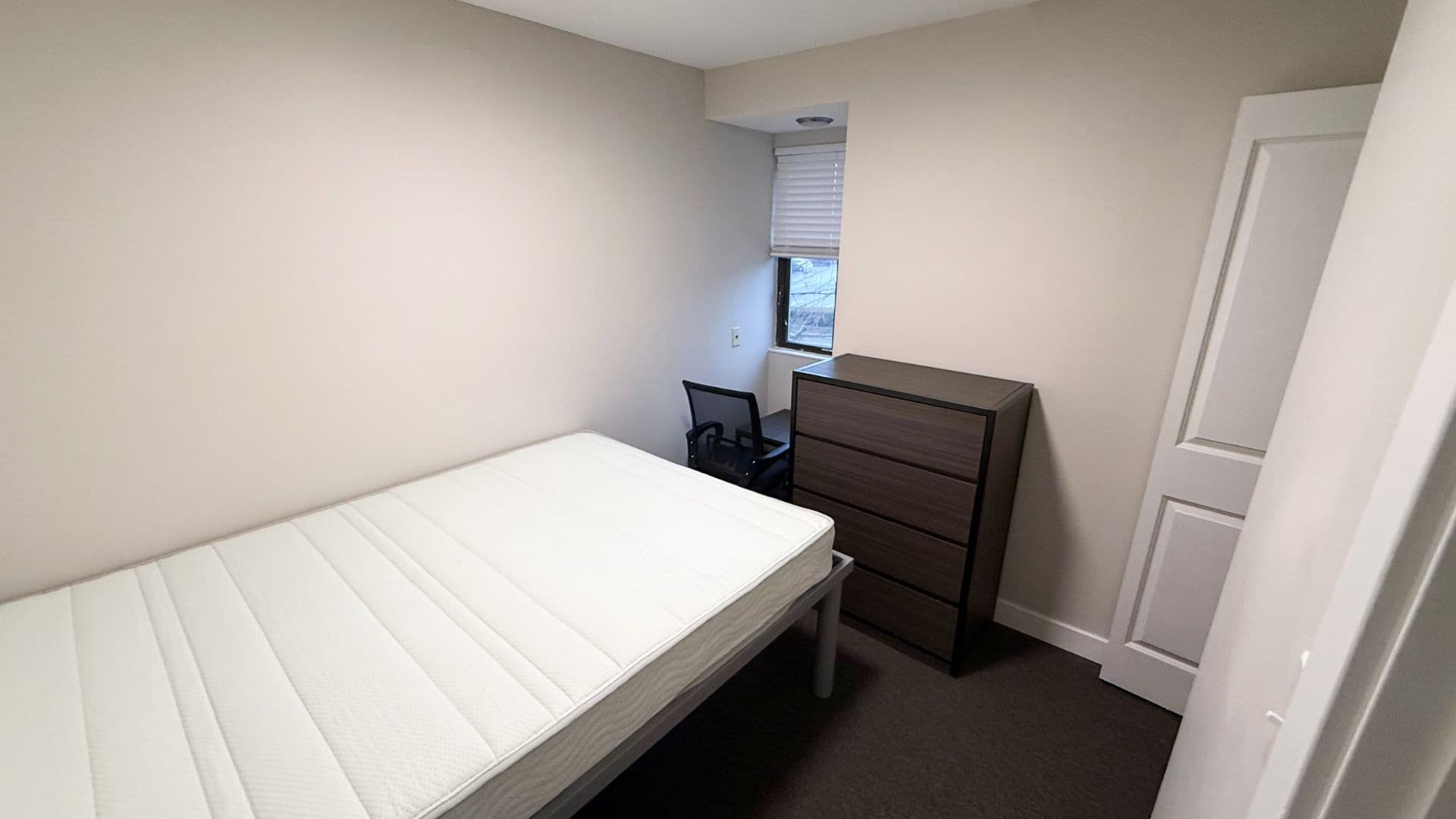 Urbana Apartment: 809 W Stoughton