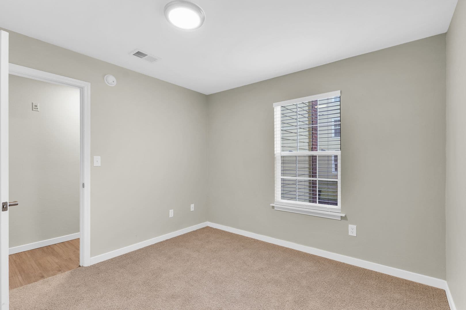 Savoy Apartment: 117 Sterling Ct
