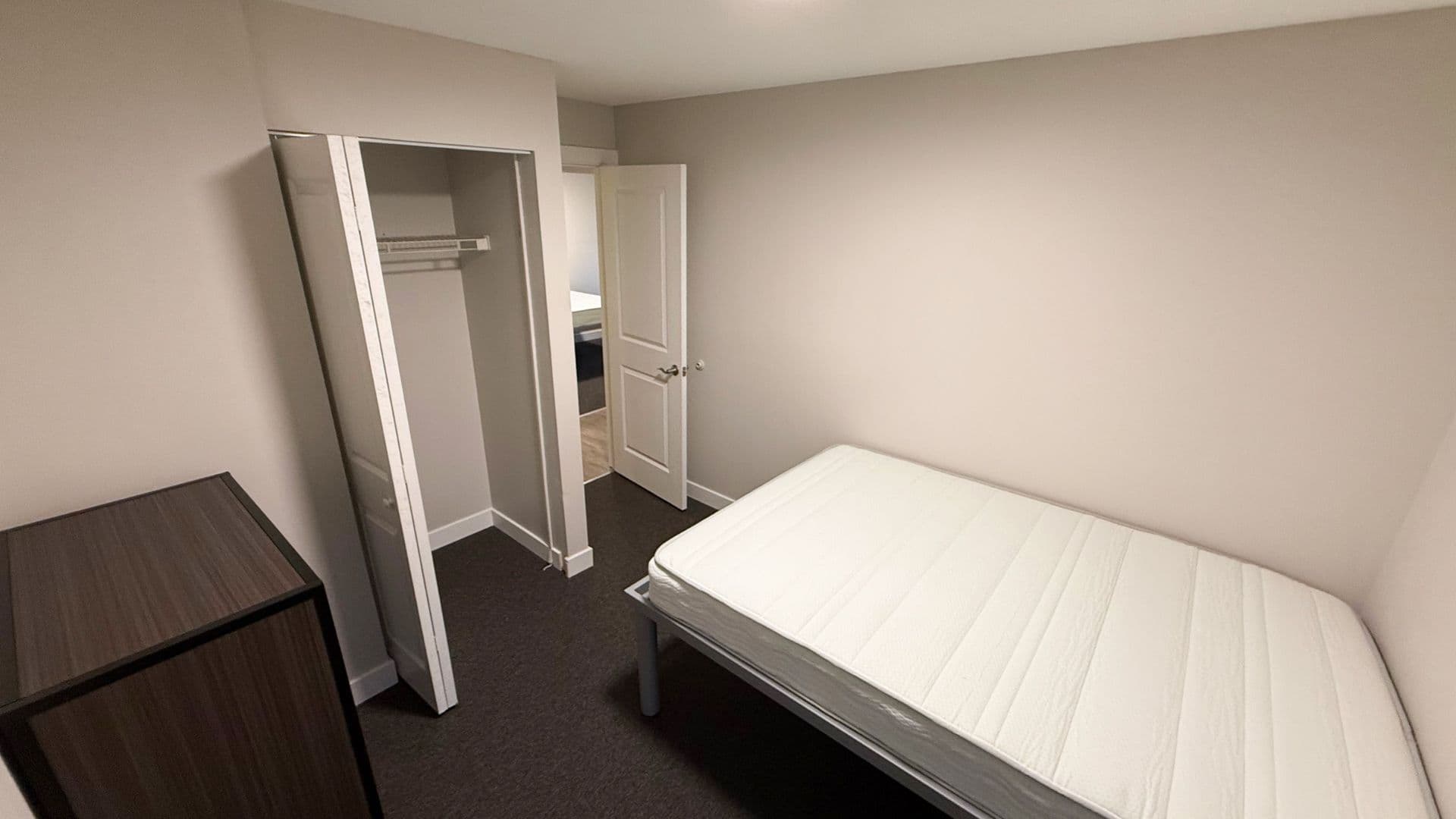 Urbana Apartment: 809 W Stoughton