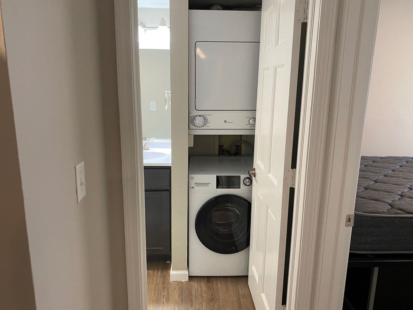 Urbana Apartment: 106 S Gregory Street