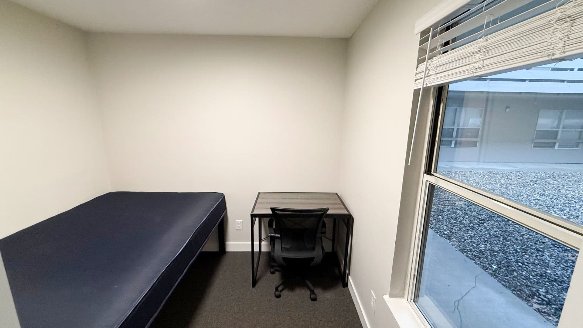 Urbana Apartment: 105 N Busey