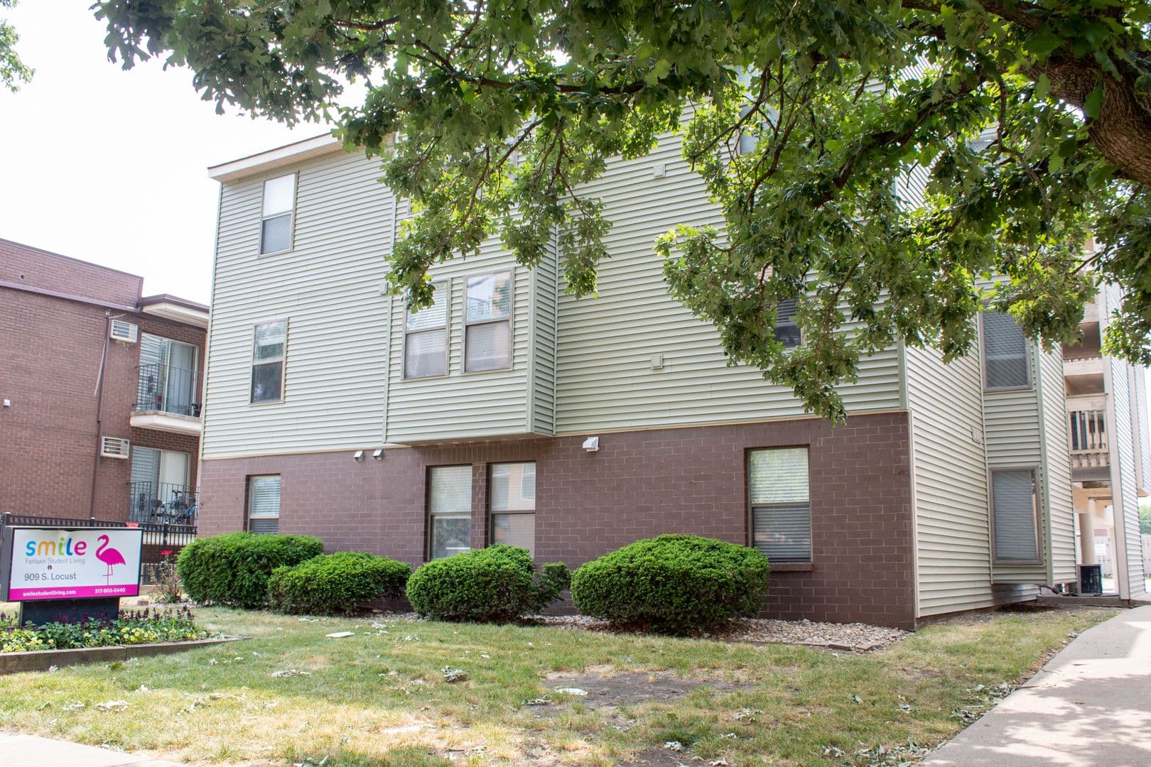 Champaign Apartment: 909 S Locust Street