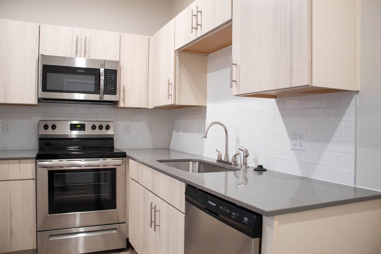 Urbana Apartment: 1009 W Stoughton