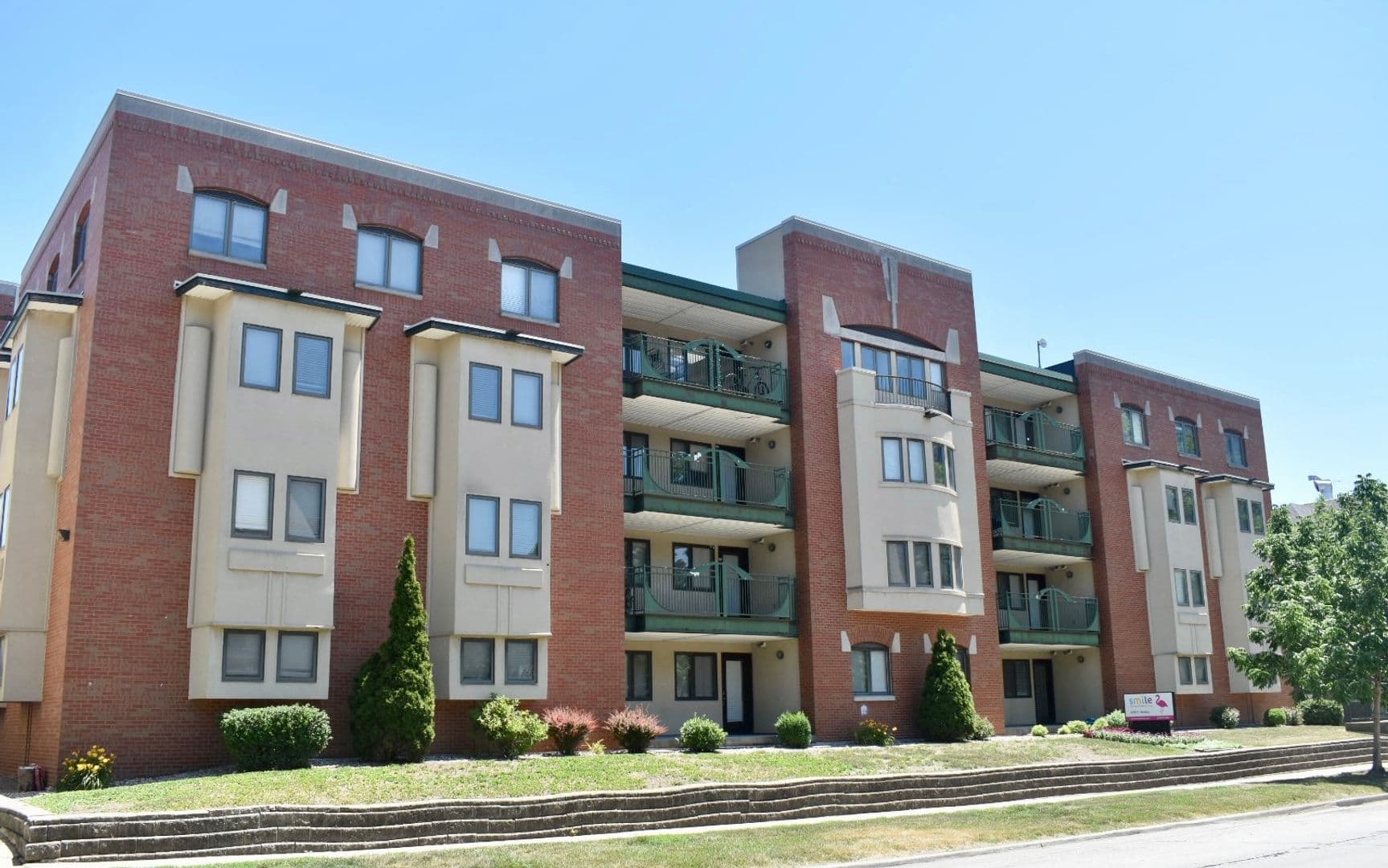 Champaign Apartment: 408 E Healey St