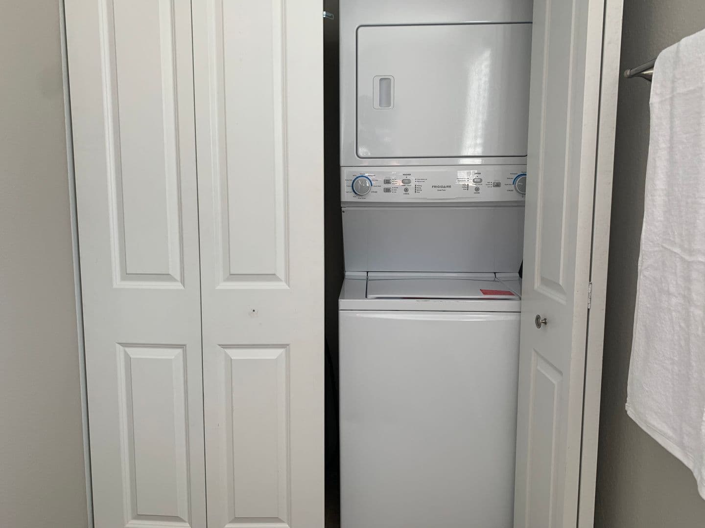 Champaign Apartment: 408 E Healey St