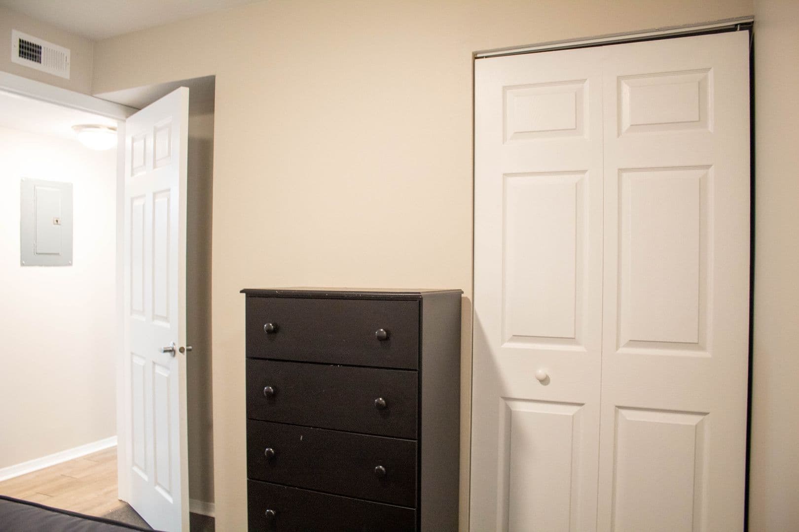 Urbana Apartment: 812 W Nevada Street