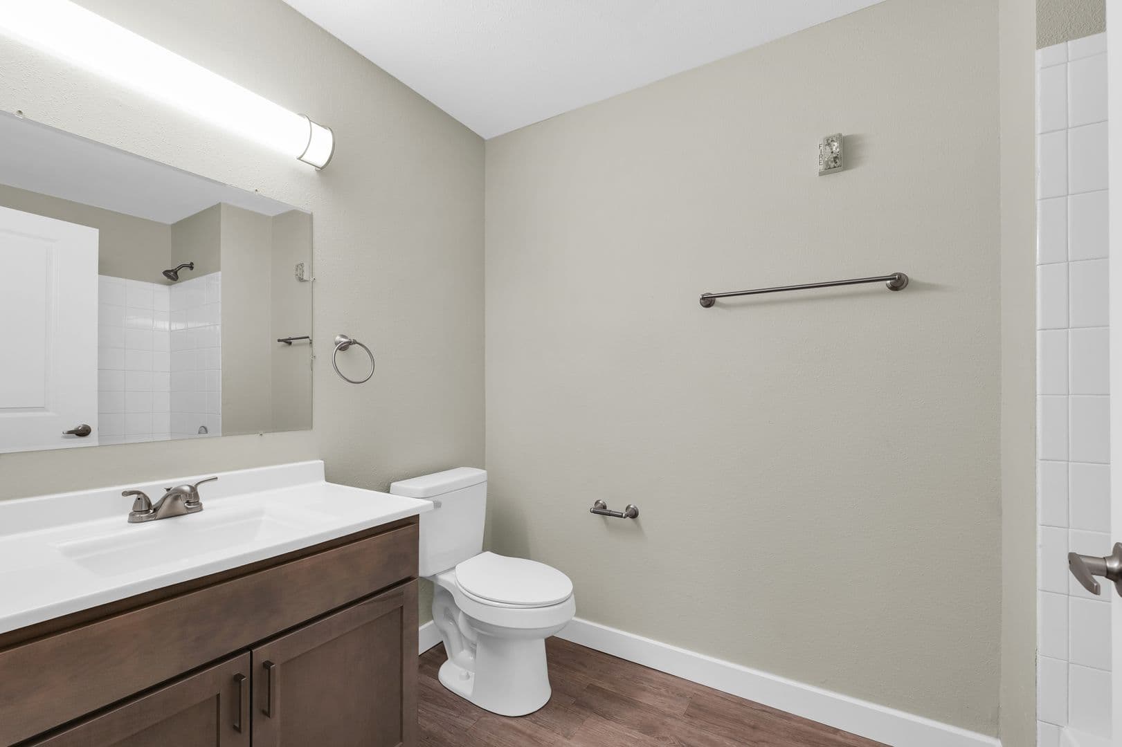 Savoy Apartment: 117 Sterling Ct