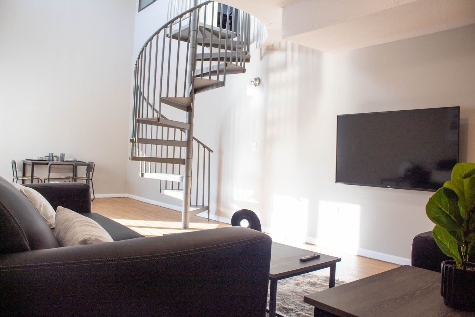 Urbana Apartment: 1010 W Stoughton