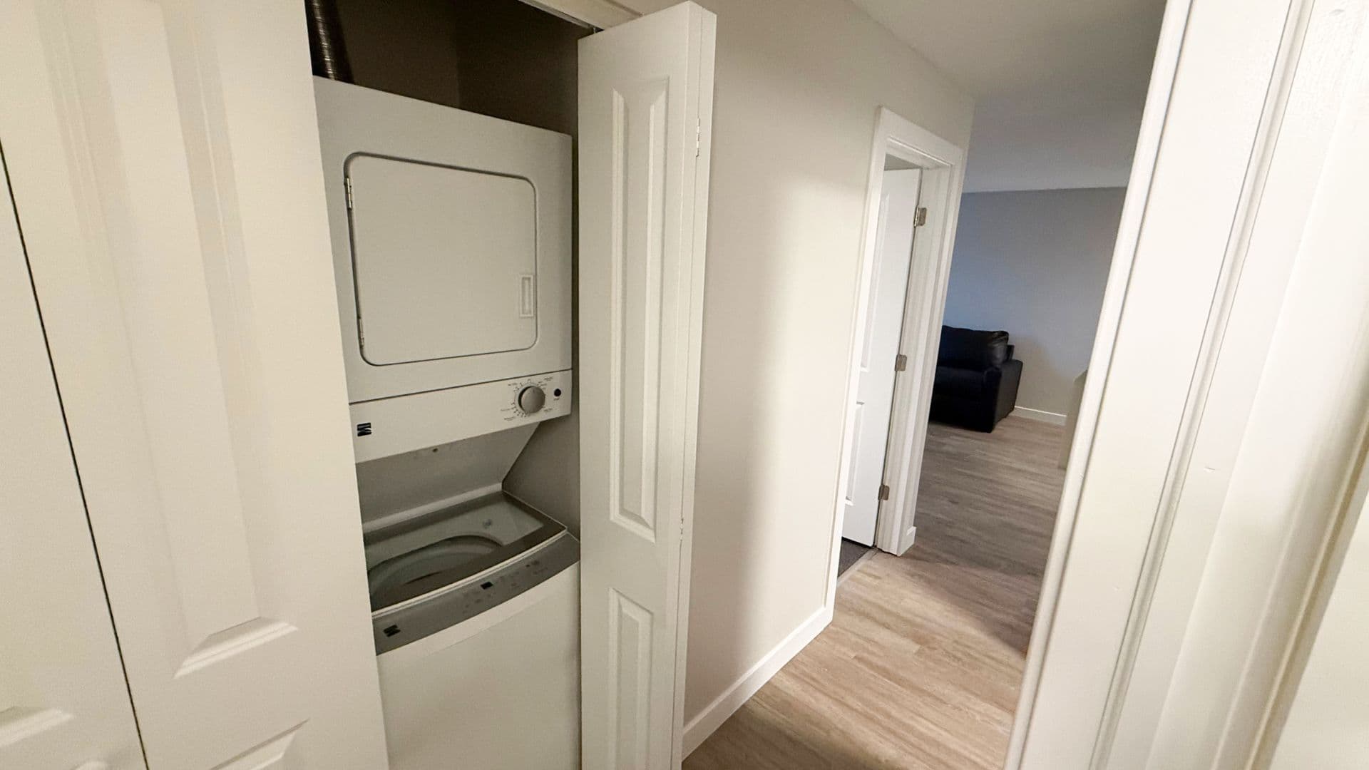 Urbana Apartment: 809 W Stoughton