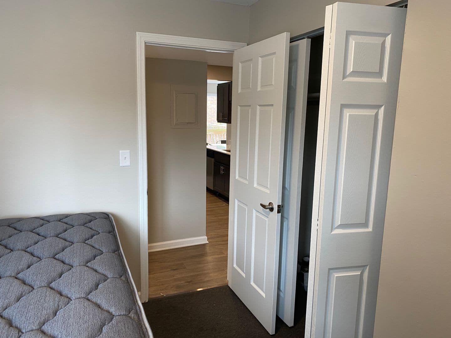 Urbana Apartment: 106 S Gregory Street