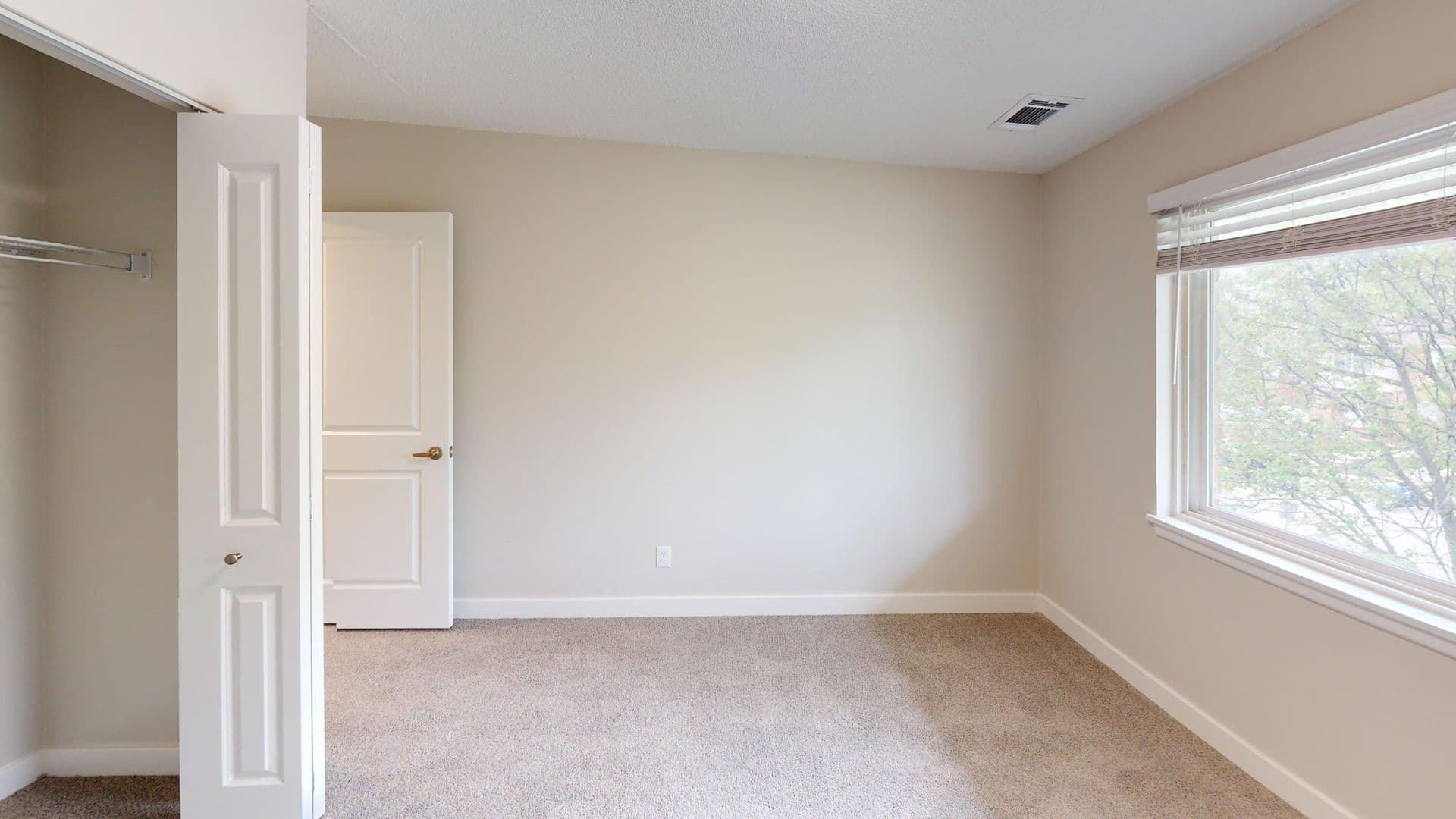 Champaign Apartment: 1515 W. Kirby Ave.
