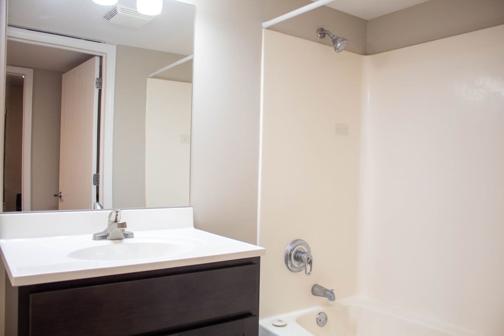 Urbana Apartment: 1010 W Stoughton