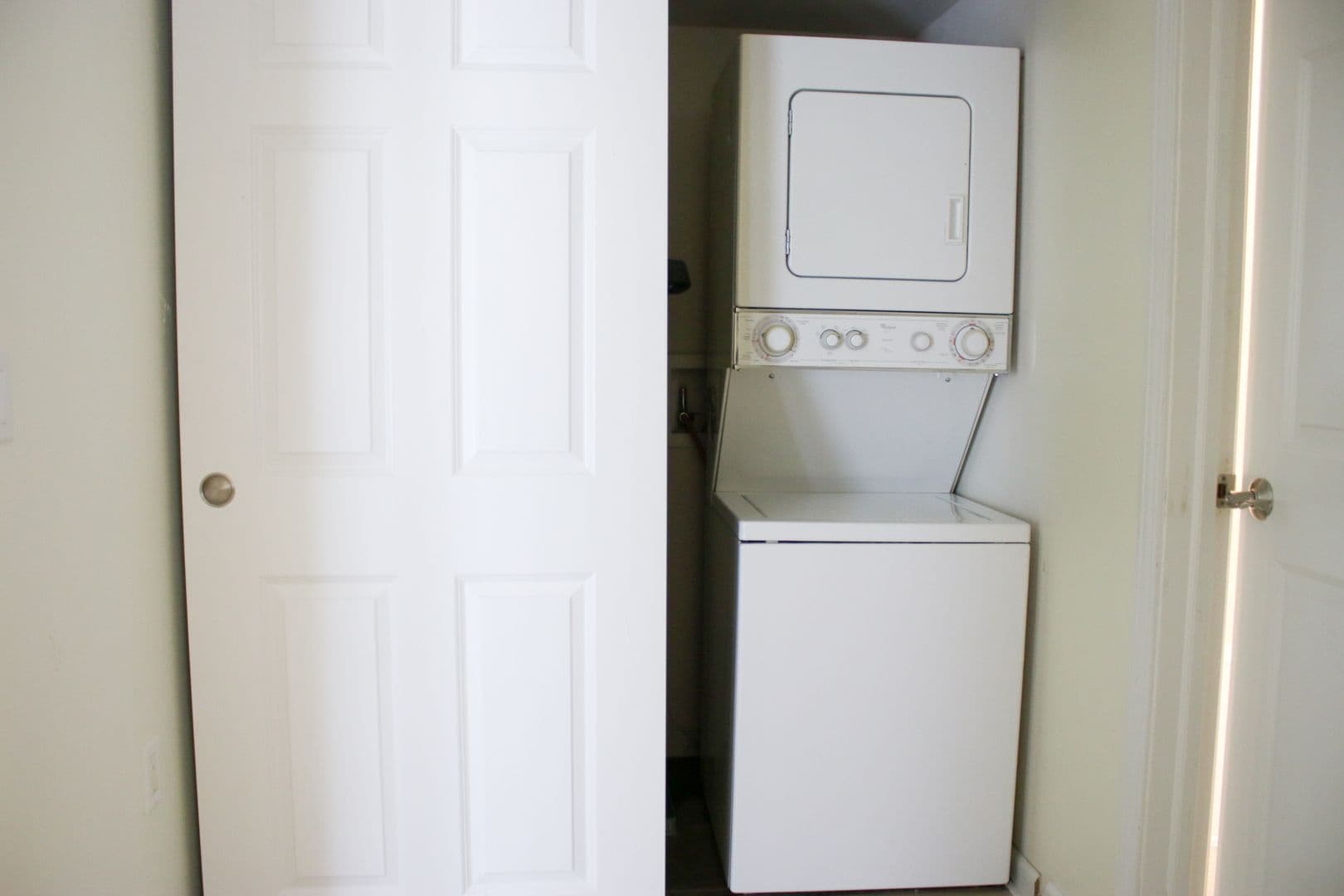 Champaign Apartment: 606 E Stoughton