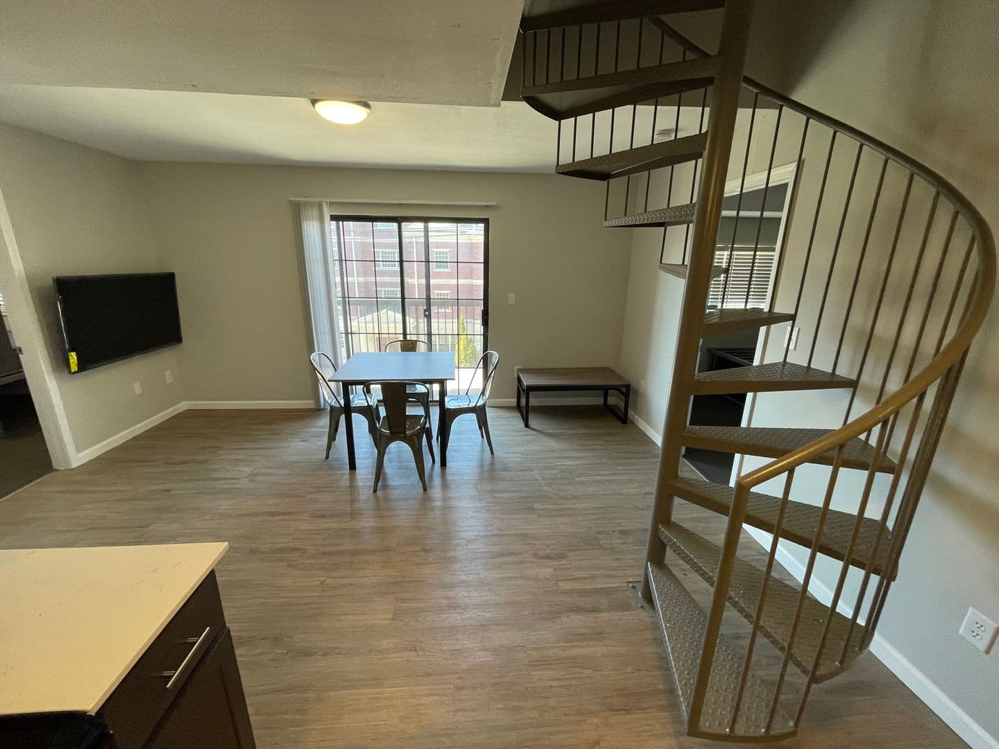 Champaign Apartment: 301 E Chalmers