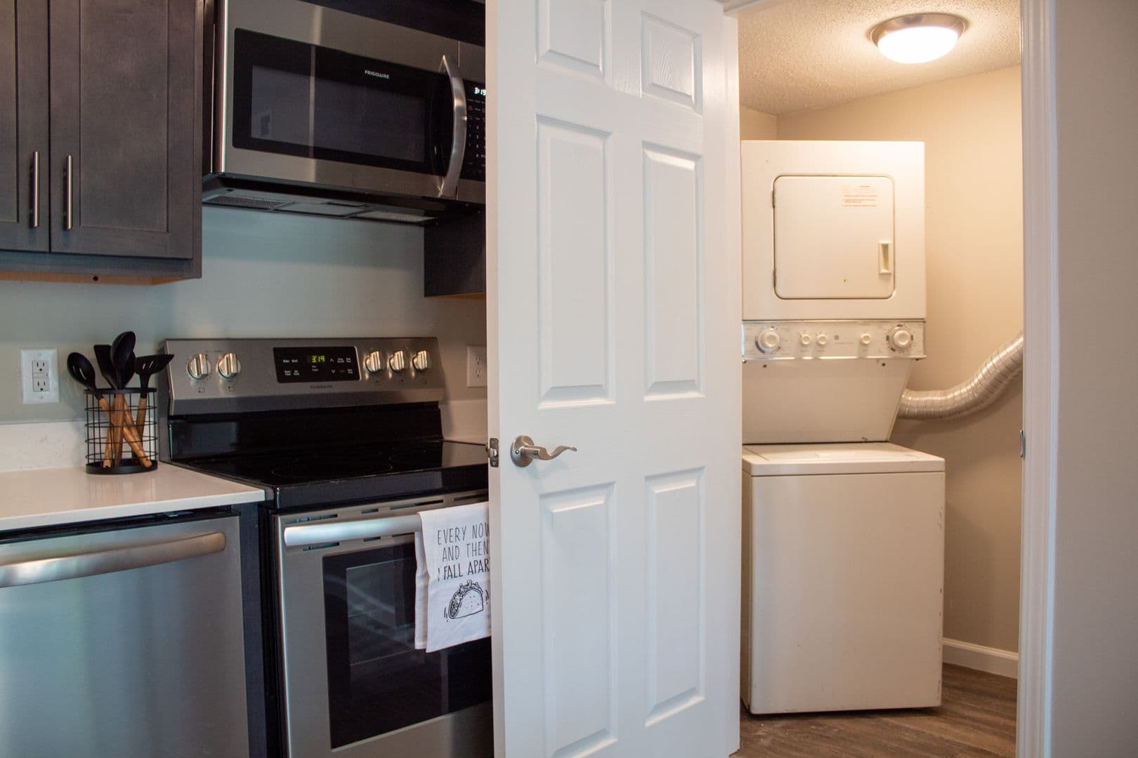 Urbana Apartment: 402 N Gregory Street