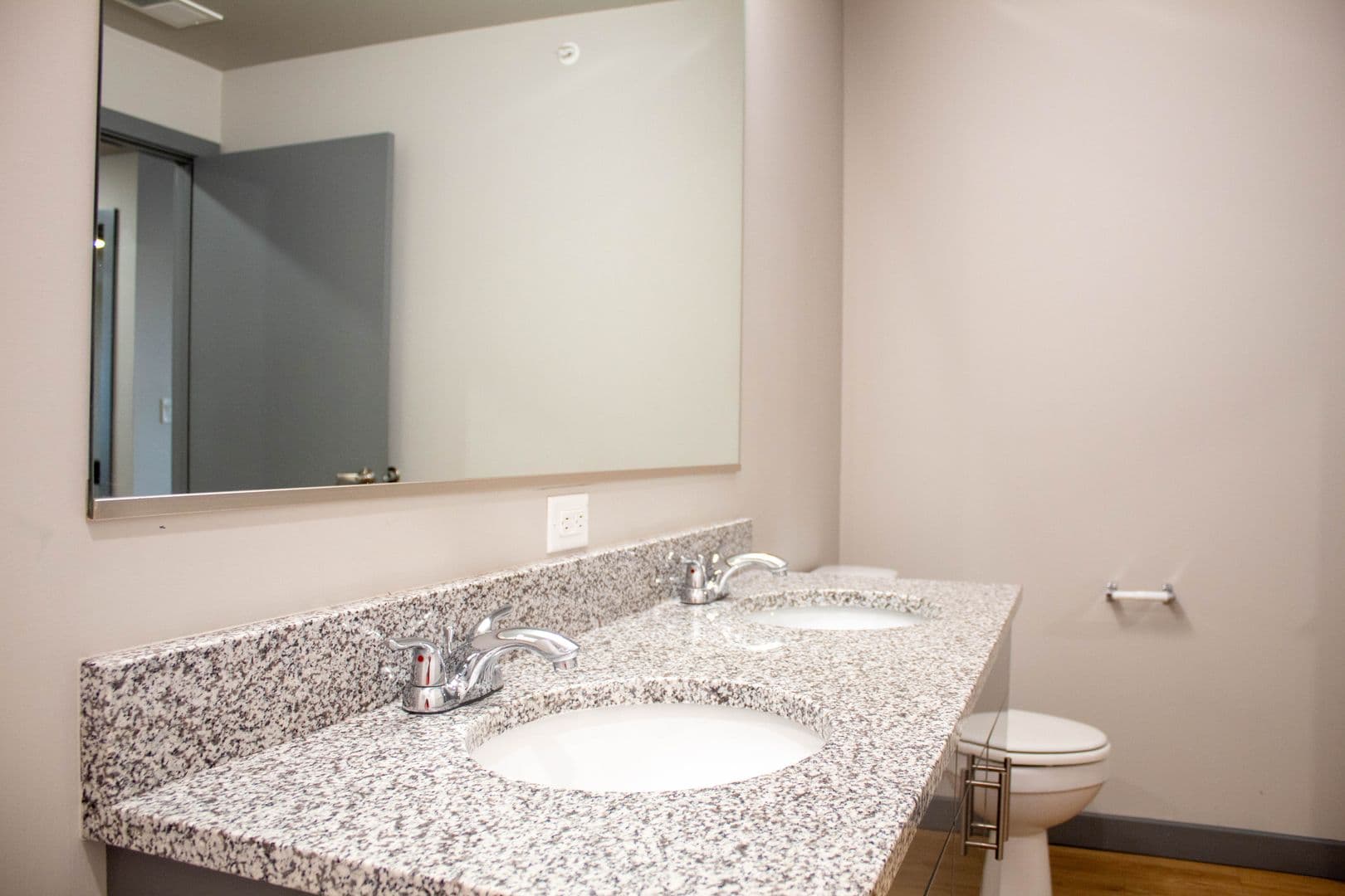 Champaign Apartment: 615 S Wright