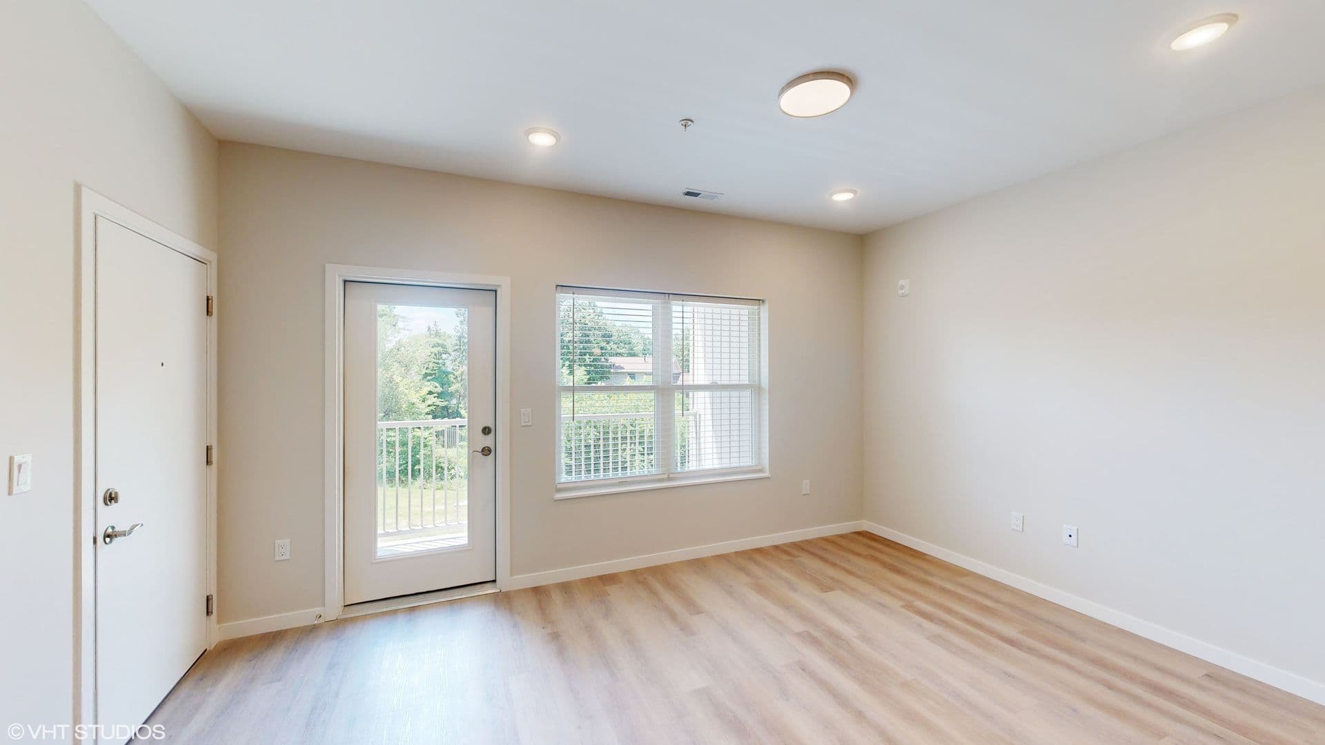 Champaign Apartment: 1915 S. Mattis