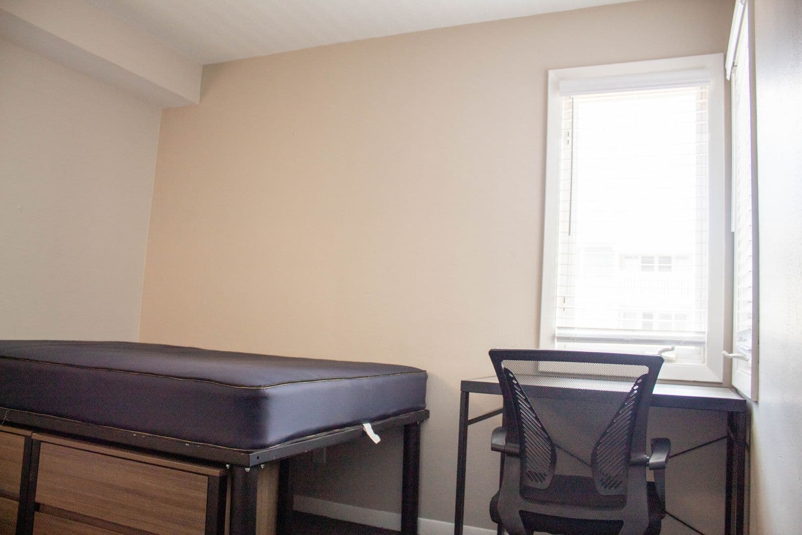 Champaign Apartment: 108 E Healey Street