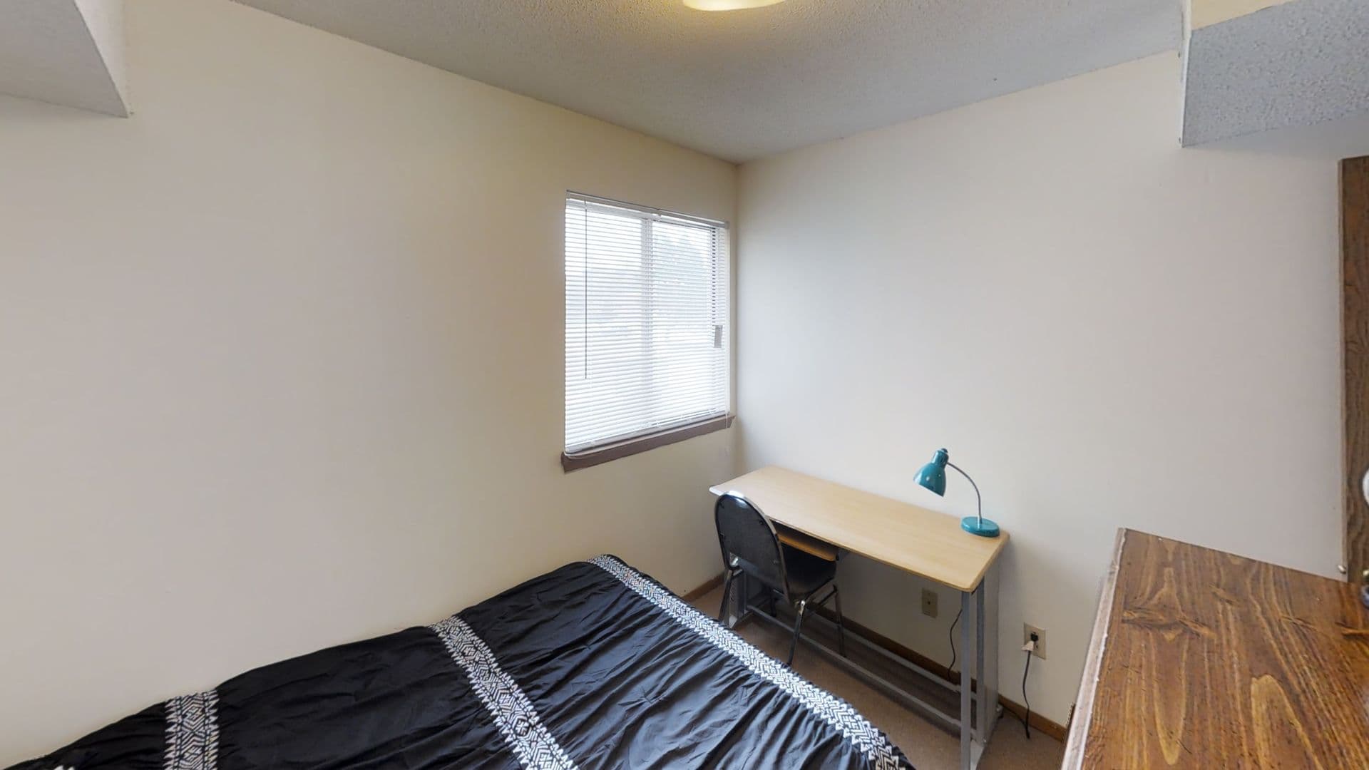 Urbana Apartment: 905 W Oregon