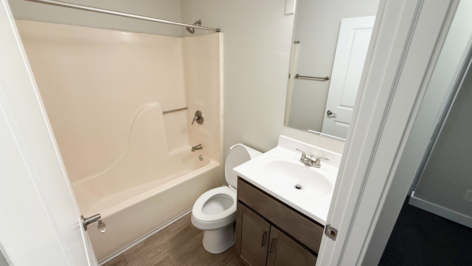 Urbana Apartment: 105 N Busey