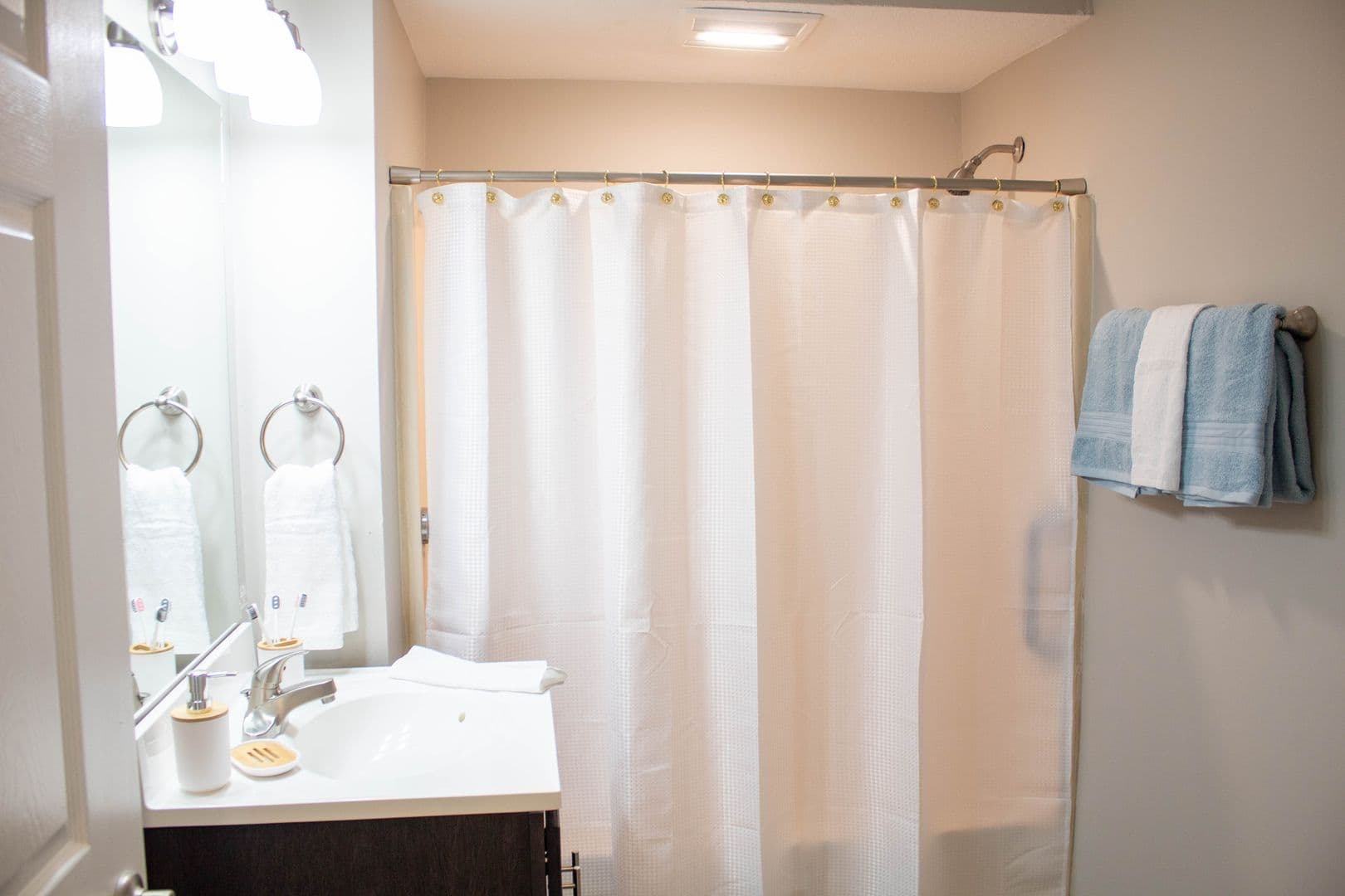 Champaign Apartment: 48 E John
