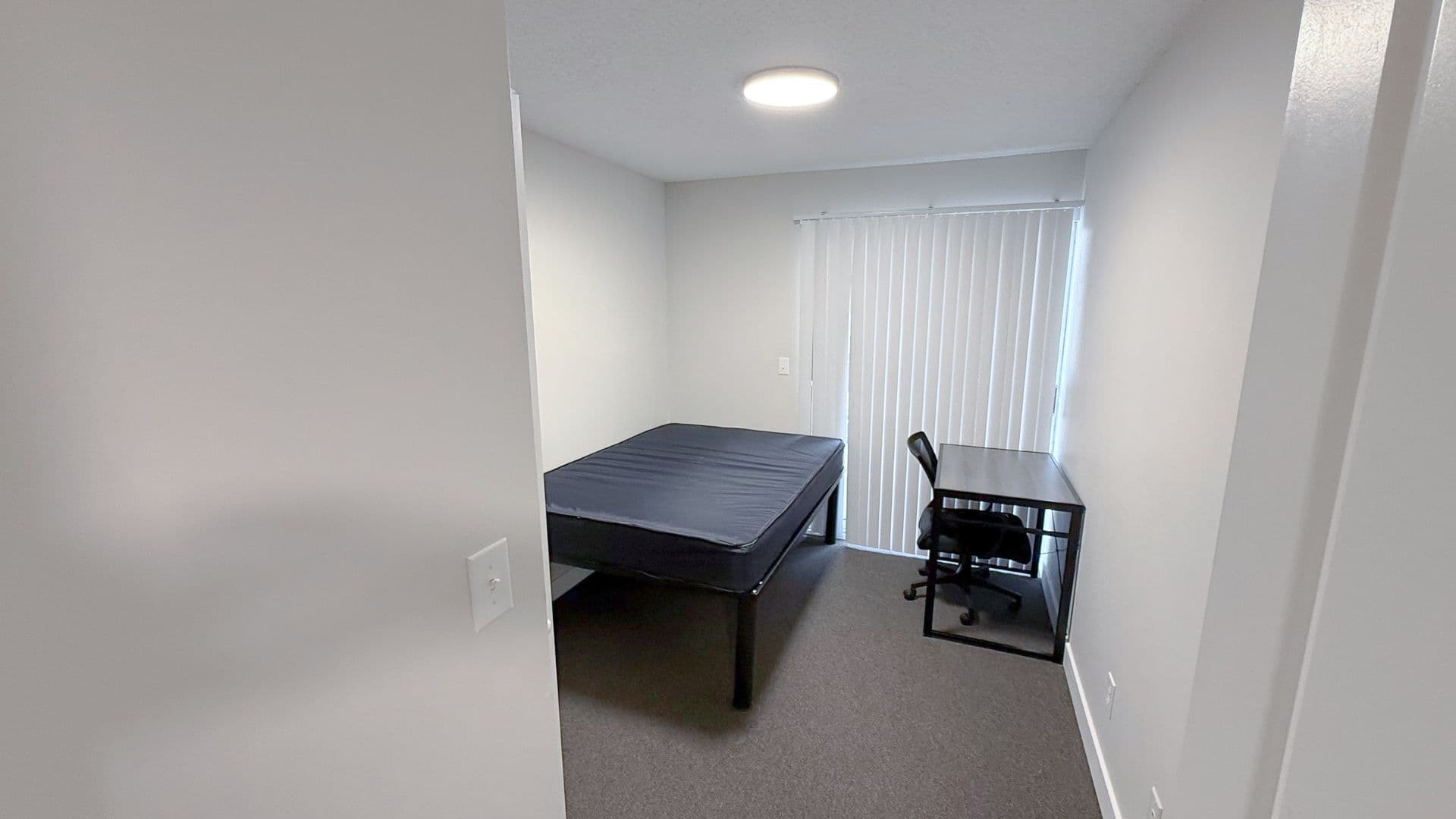Urbana Apartment: 105 N Busey