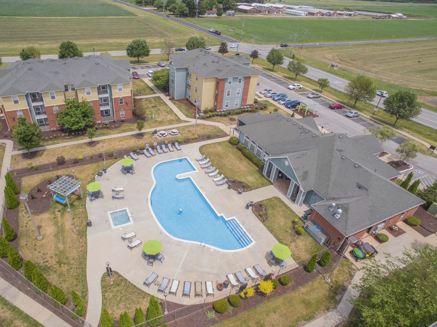 Savoy Apartment: 117 Sterling Ct