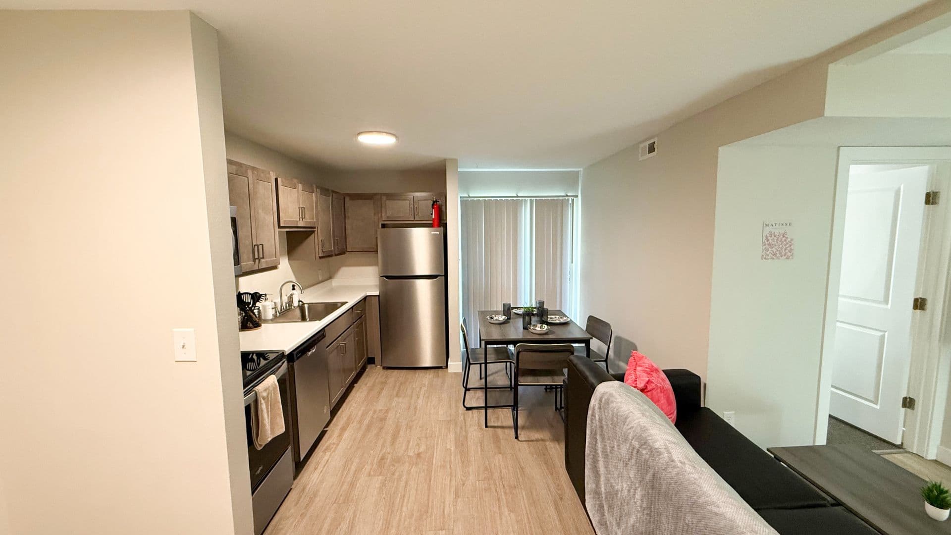 Urbana Apartment: 104 N Lincoln Ave