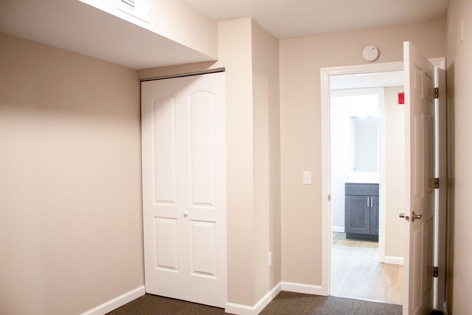 Urbana Apartment: 1010 W Stoughton