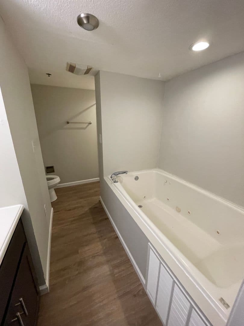Champaign Apartment: 301 E Chalmers