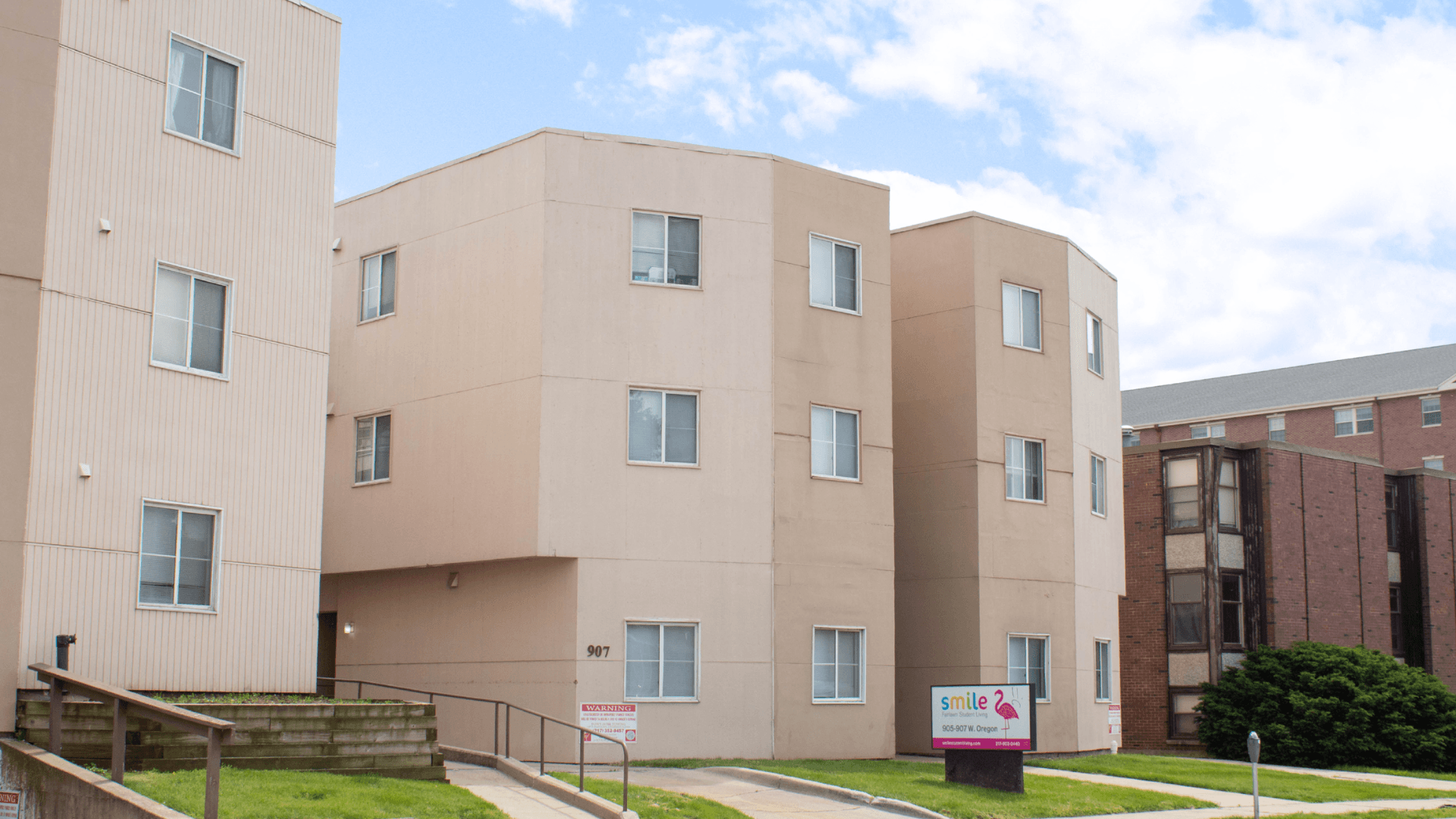 Urbana Apartment: 907 W Oregon
