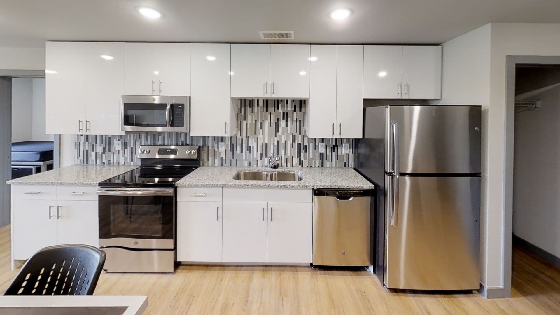 Champaign Apartment: 615 S Wright