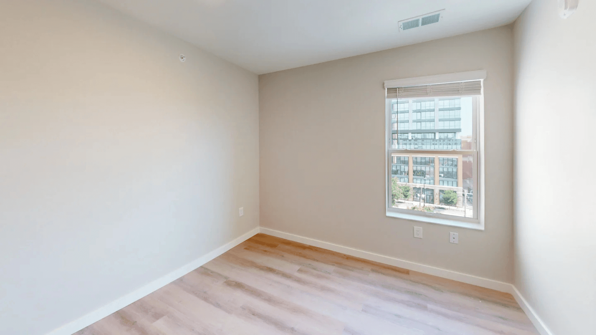 Champaign Apartment: 608 E Chalmers St