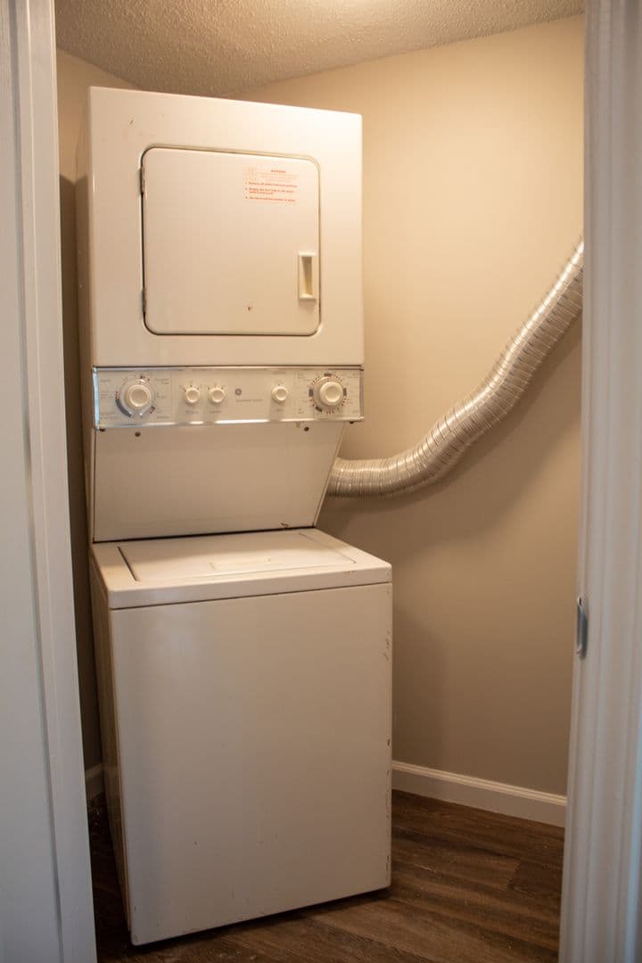 Urbana Apartment: 402 N Gregory Street