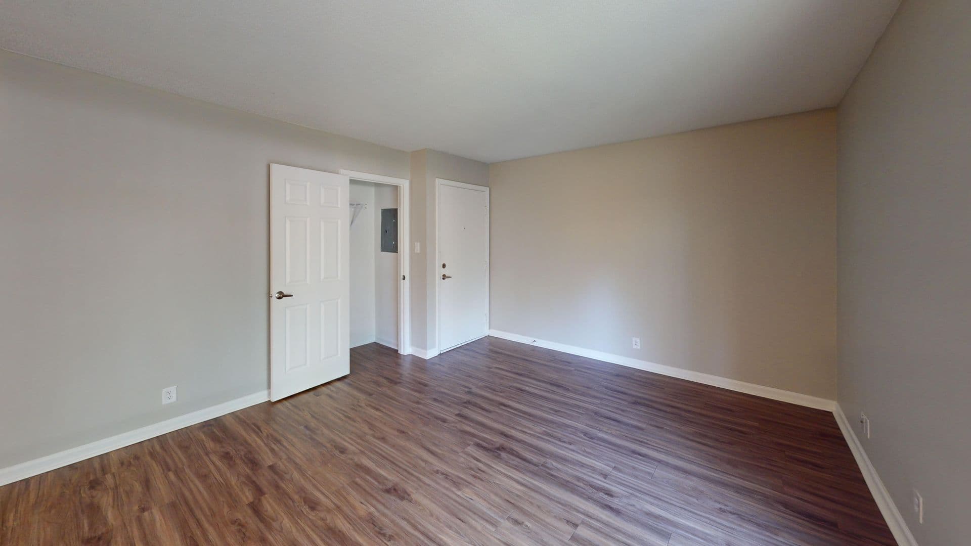 Indianapolis Apartment: 1349 Saddlebrook Court