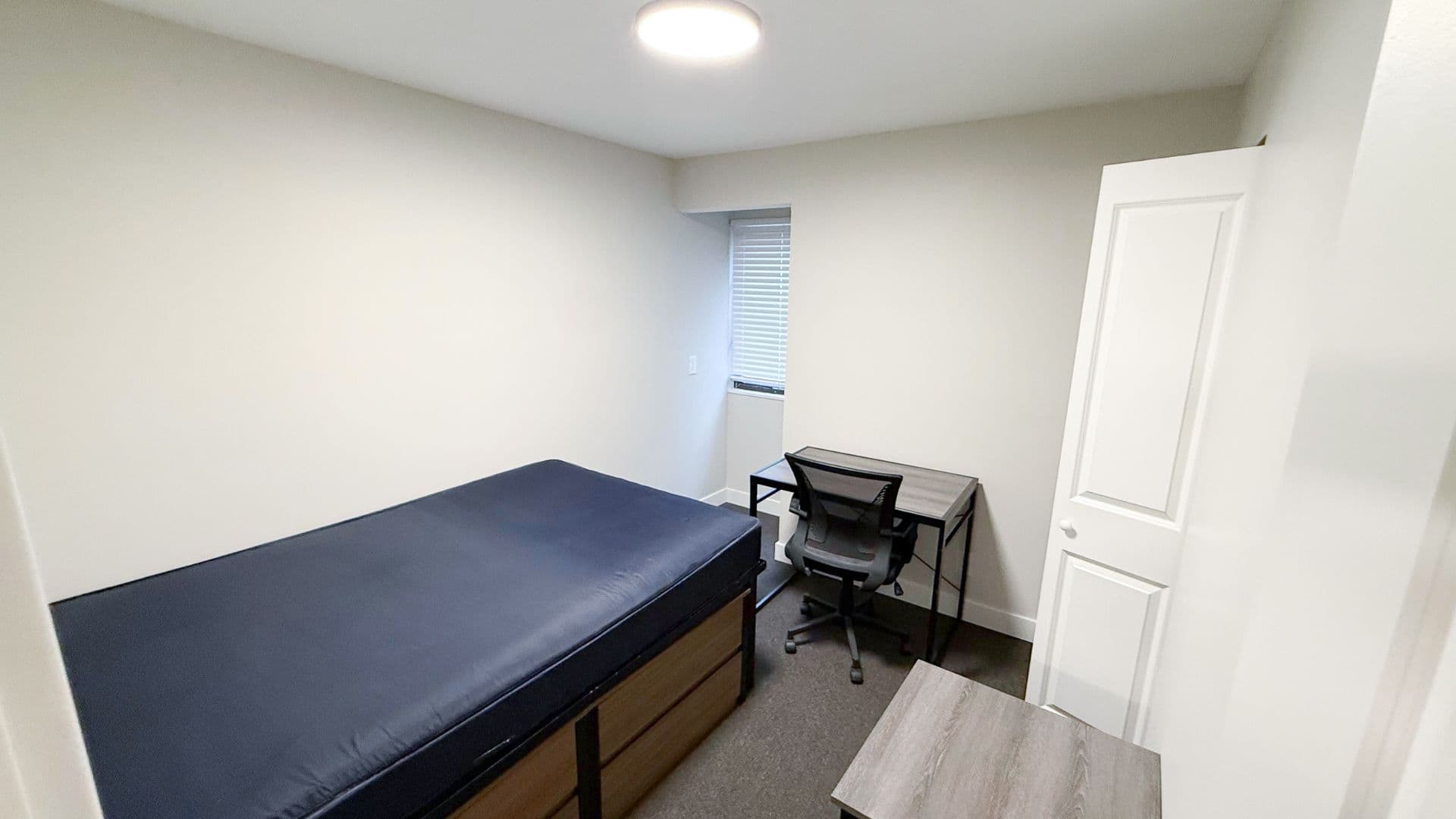 Urbana Apartment: 104 N Lincoln Ave