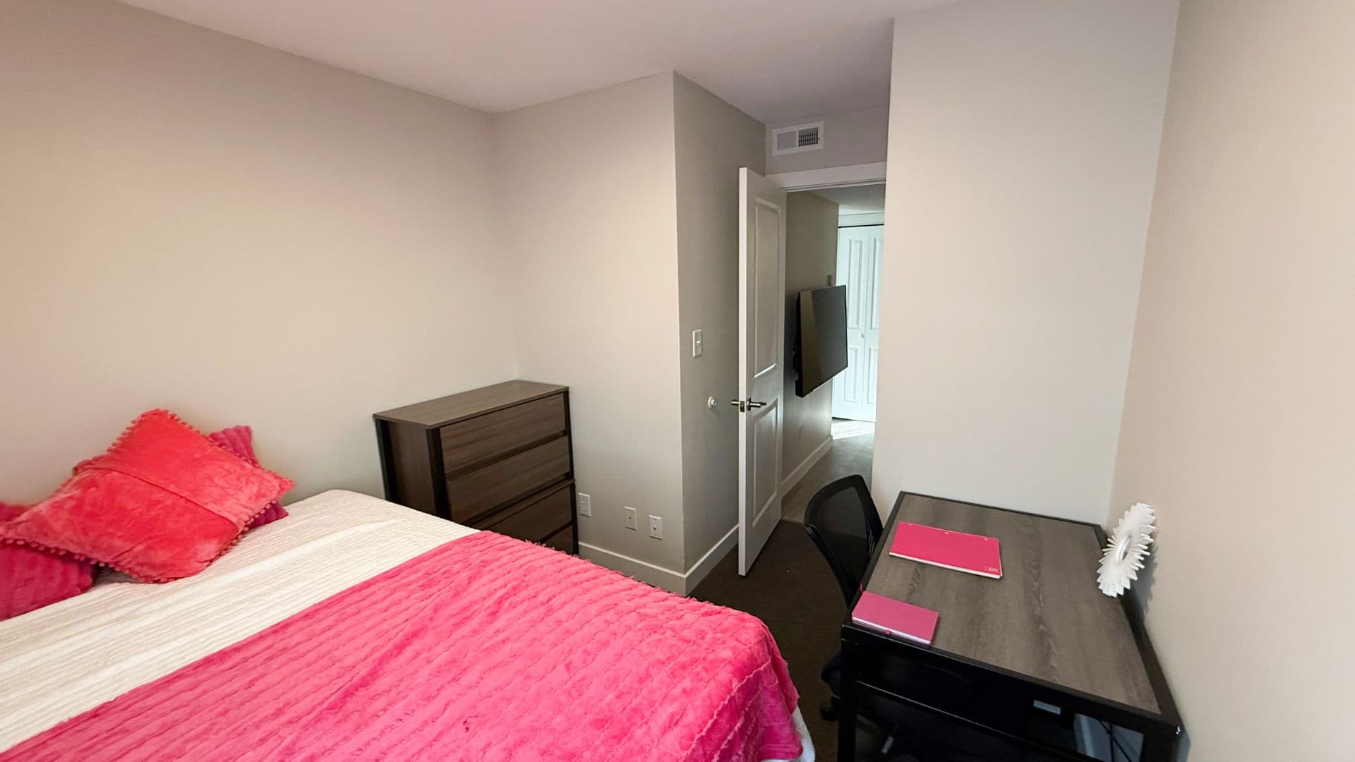 Urbana Apartment: 104 N Lincoln Ave