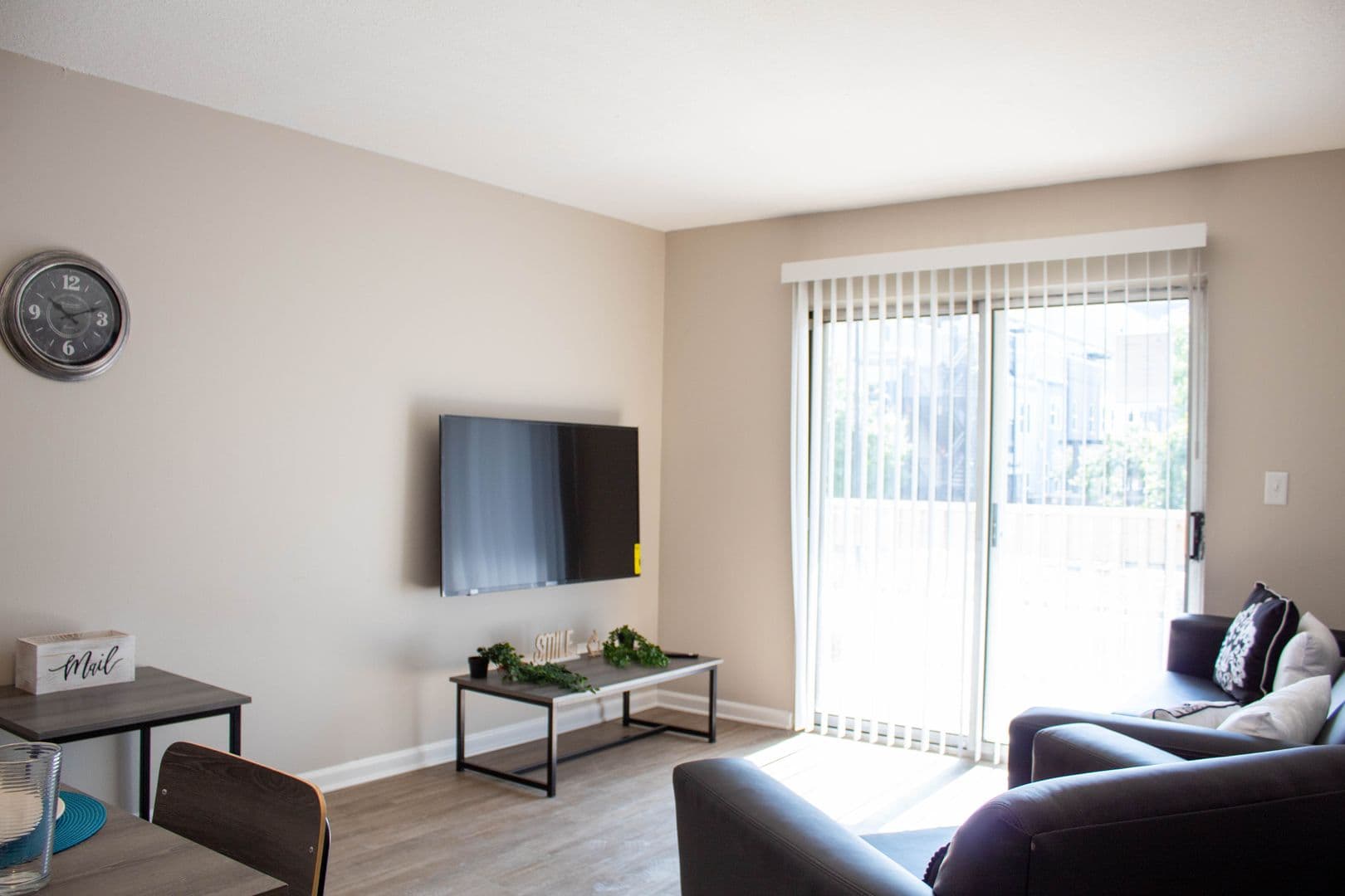 Champaign Apartment: 48 E John