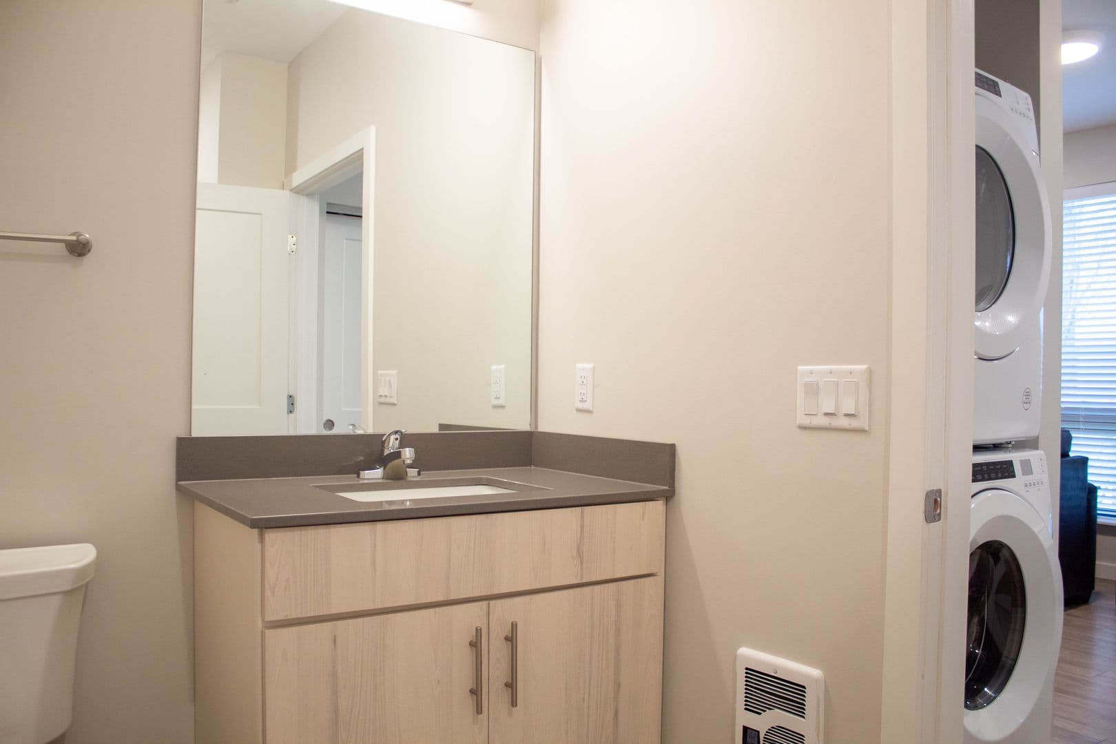Urbana Apartment: 1009 W Stoughton