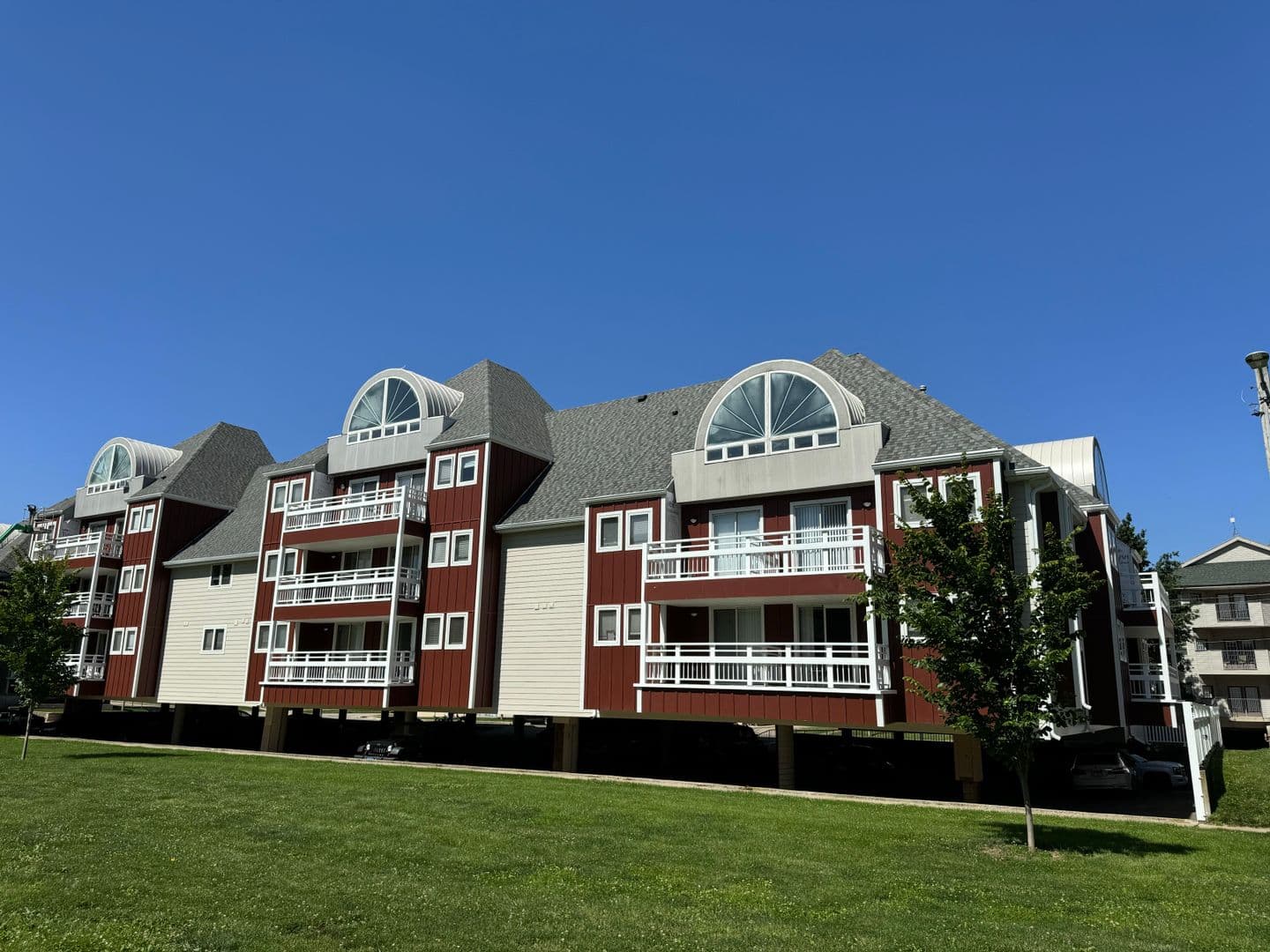 Champaign Apartment: 202 E Chalmers St