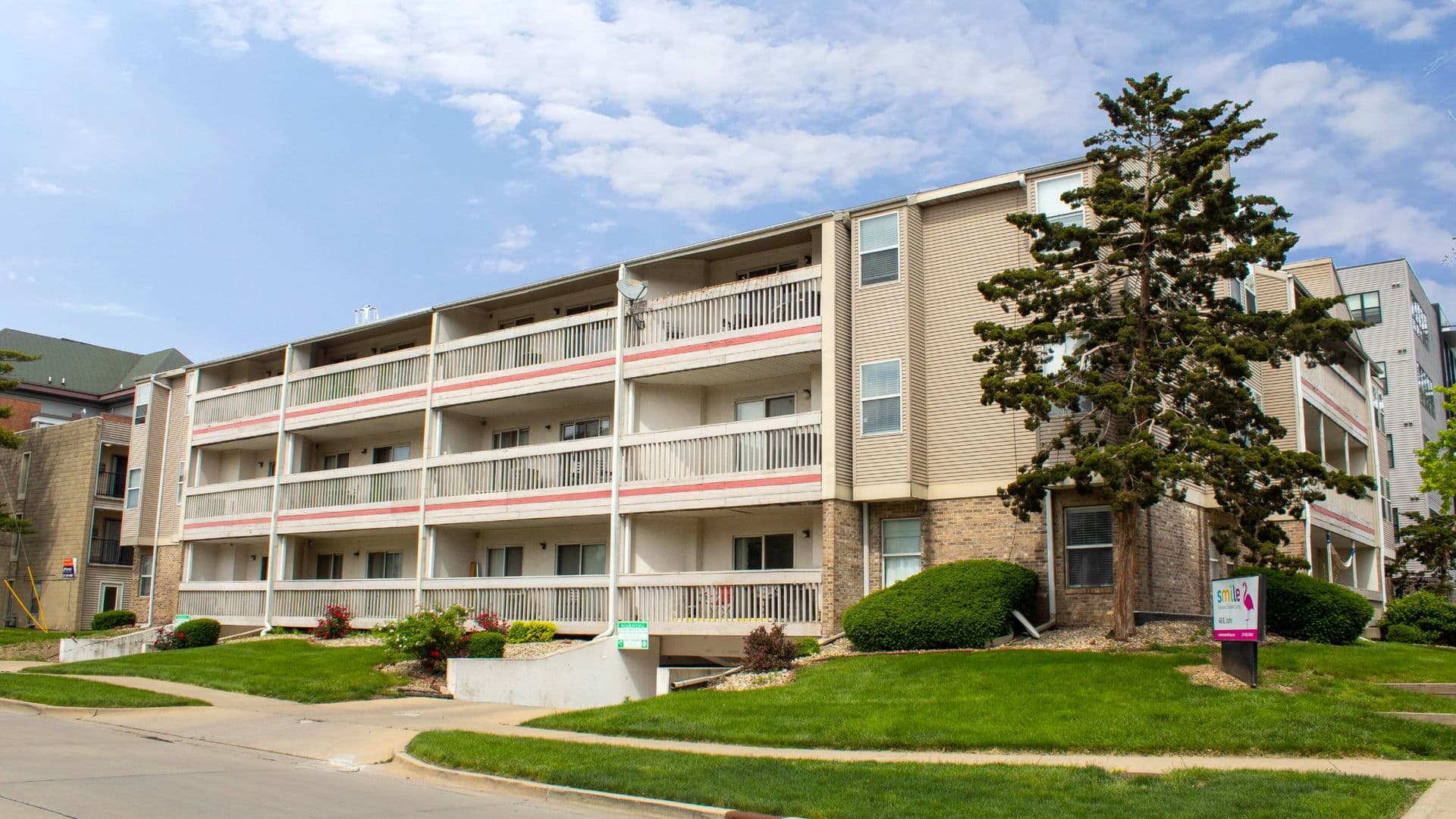 Champaign Apartment: 48 E John