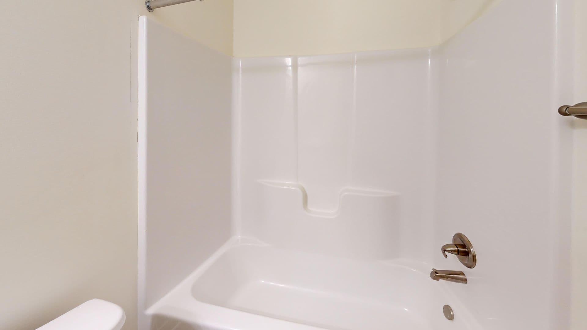Avon Apartment: 8483 E County Rd 200 N