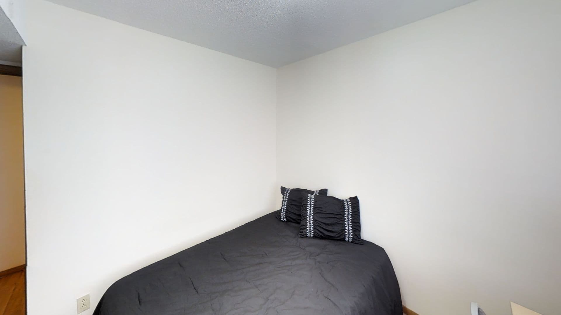 Urbana Apartment: 905 W Oregon