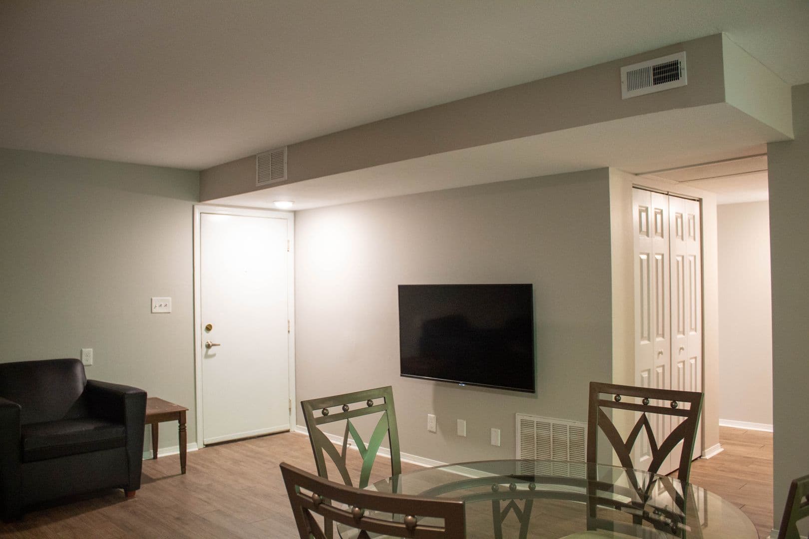Urbana Apartment: 812 W Nevada Street