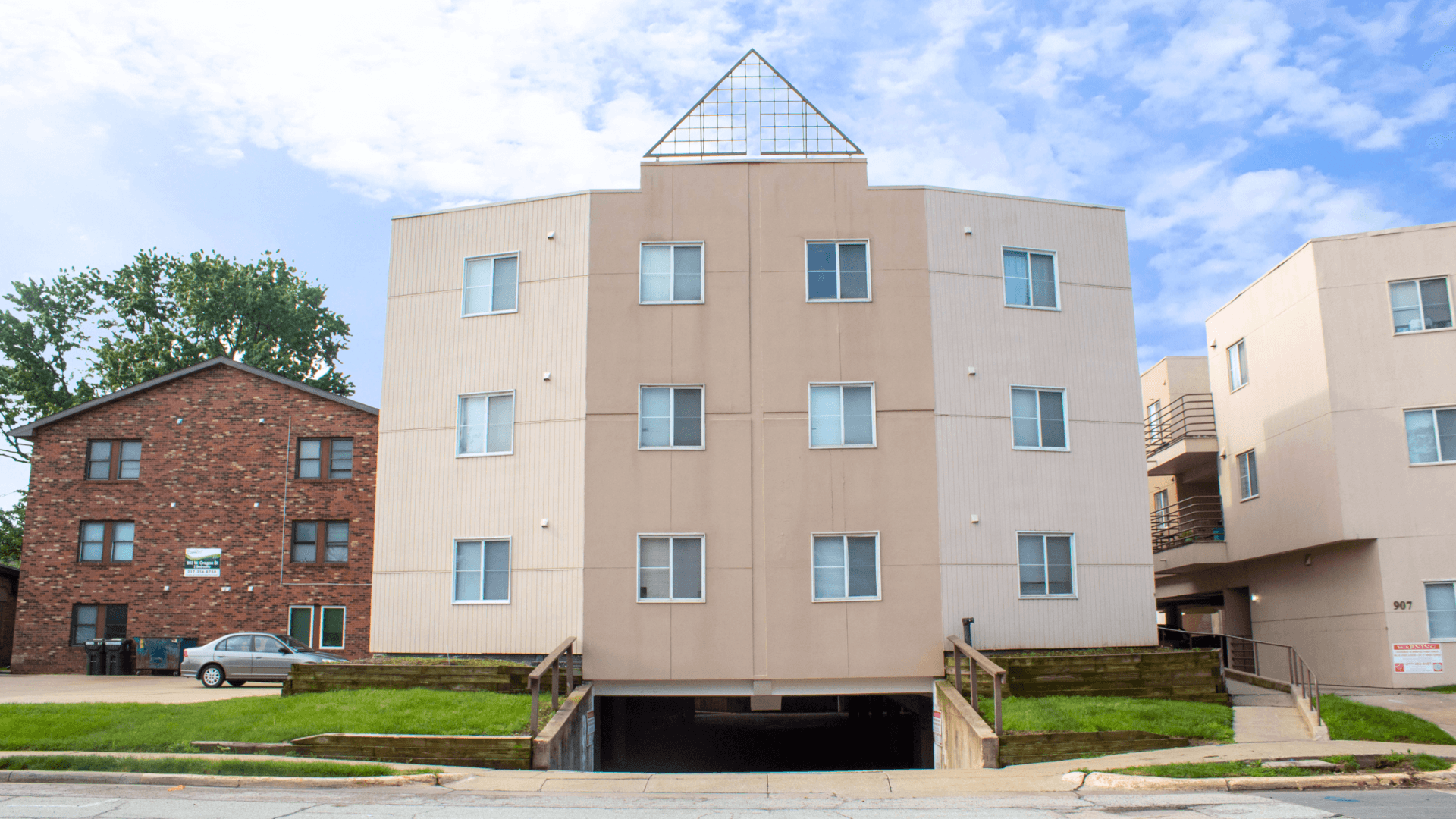 Urbana Apartment: 905 W Oregon