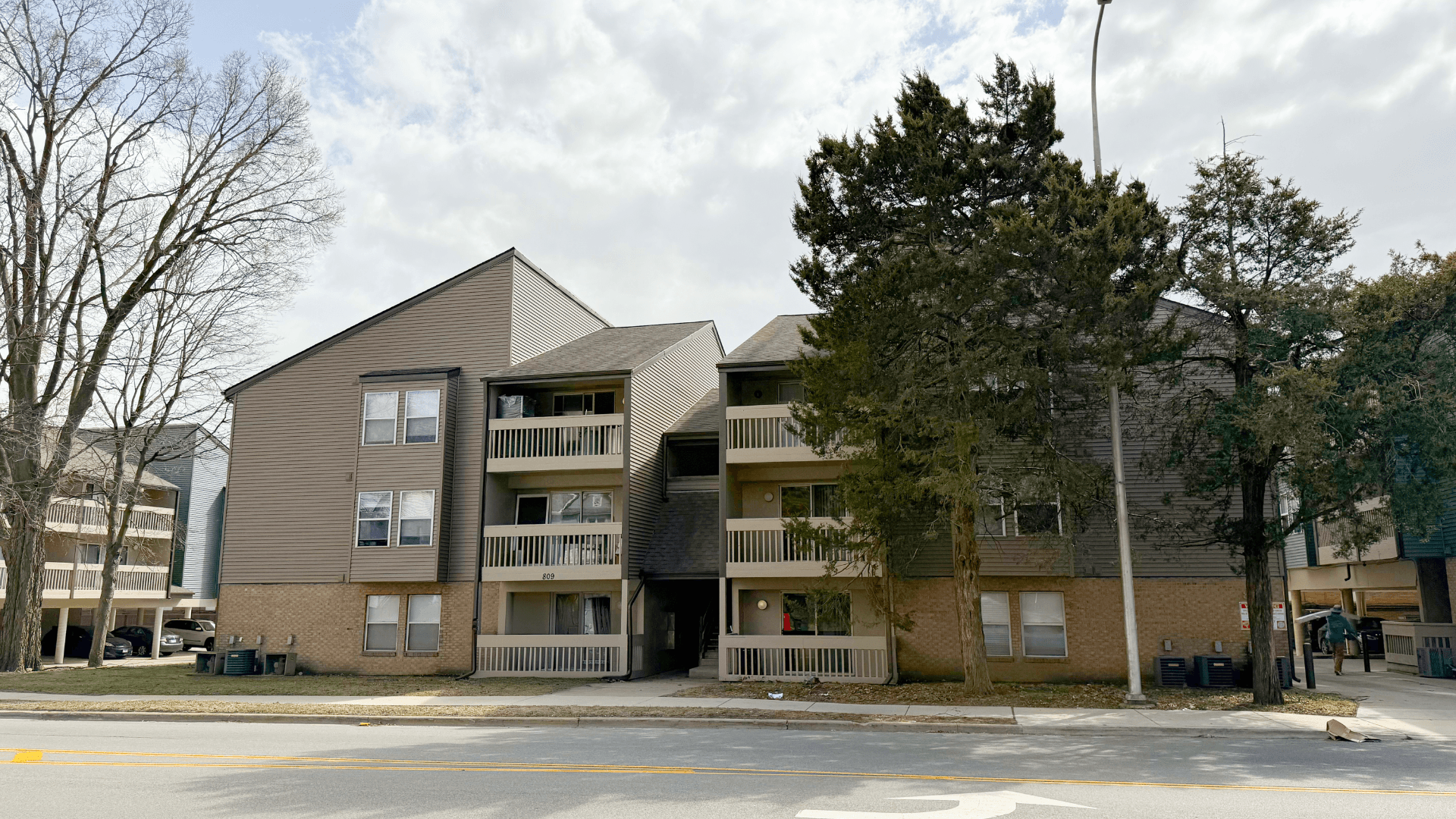 Urbana Apartment: 809 W Springfield
